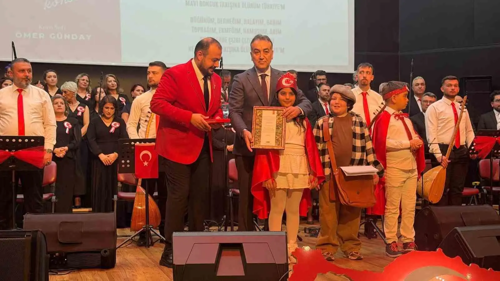 KARABÜK'TE ÜSTÜN SANAT VE KÜLTÜR DERNEĞİ (ÜSTAD) TARAFINDAN CUMHURİYET'İN 103. KURULUŞ YIL DÖNÜMÜ ETKİNLİKLERİ ÇERÇEVESİNDE DÜZENLENEN “KURTULUŞTAN KURULUŞA CUMHURİYET” KONULU KONSER DÜZENLENDİ.