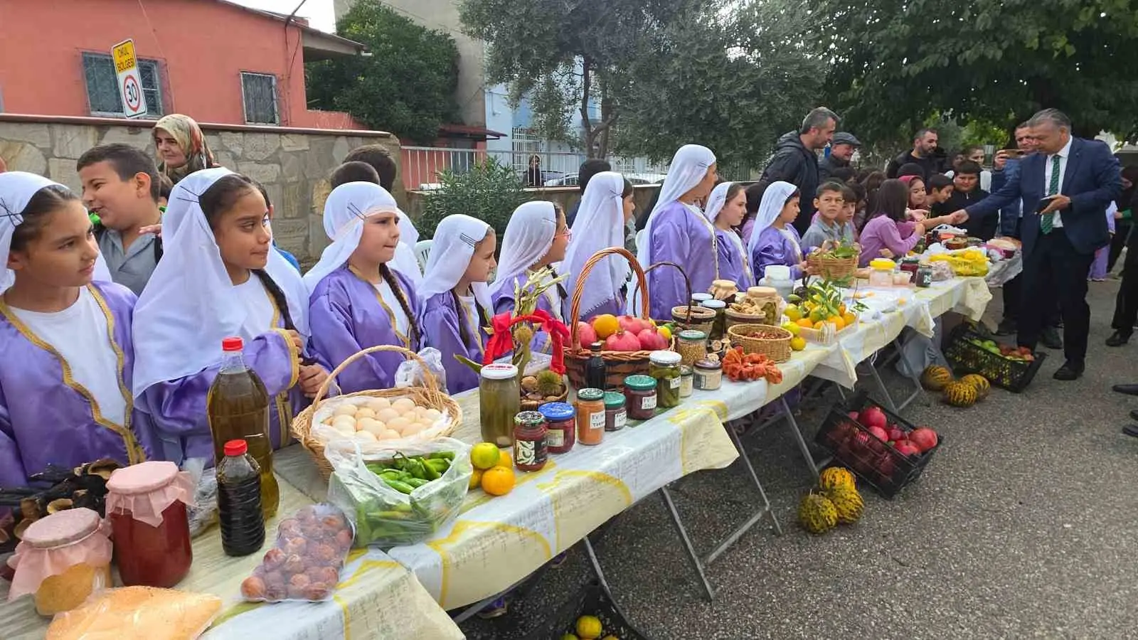 AYDINDA ÖĞRENCİLER EKOLOJİK PAZAR KURDU, SATIŞ YAPTI