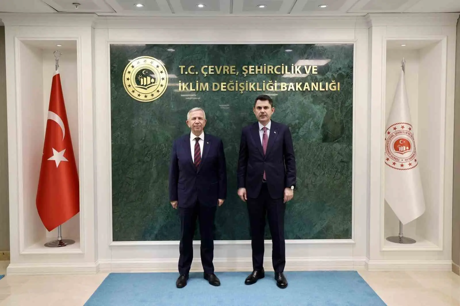 ÇEVRE, ŞEHİRCİLİK VE İKLİM DEĞİŞİKLİĞİ BAKANI MURAT KURUM, ANKARA BÜYÜKŞEHİR BELEDİYE BAŞKANI MANSUR YAVAŞ'I MAKAMINDA KABUL ETTİ.