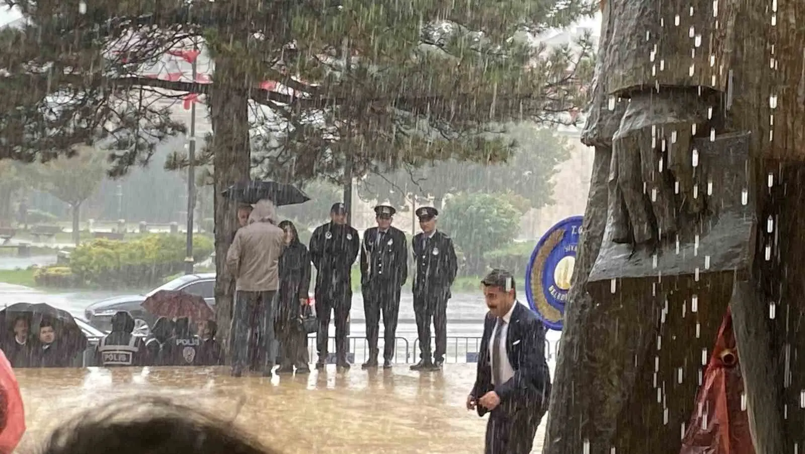 SİVAS’TA CUMHURİYET BAYRAMININ 103. YIL DÖNÜMÜ ETKİNLİKLERİ KAPSAMINDA ATATÜRK ANITINA ÇELENK SUNULDU.