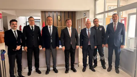 ERZİNCAN VALİSİ HAMZA AYDOĞDU, İL DEFTERDARLIĞI İLE SOSYAL YARDIMLAŞMA VE DAYANIŞMA VAKFI MÜDÜRLÜĞÜNÜ ZİYARET EDEREK HALKLA İLİŞKİLER BÜROLARINDA İNCELEMELERDE BULUNDU