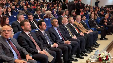 BAKAN TEKİN, MİLLİ EĞİTİM BAKANLIĞI ŞURA SALONU'NDA DÜZENLENEN YENİ EĞİTİM BİLİŞİM AĞI'NIN (EBA) TANITIM PROGRAMINA KATILDI.