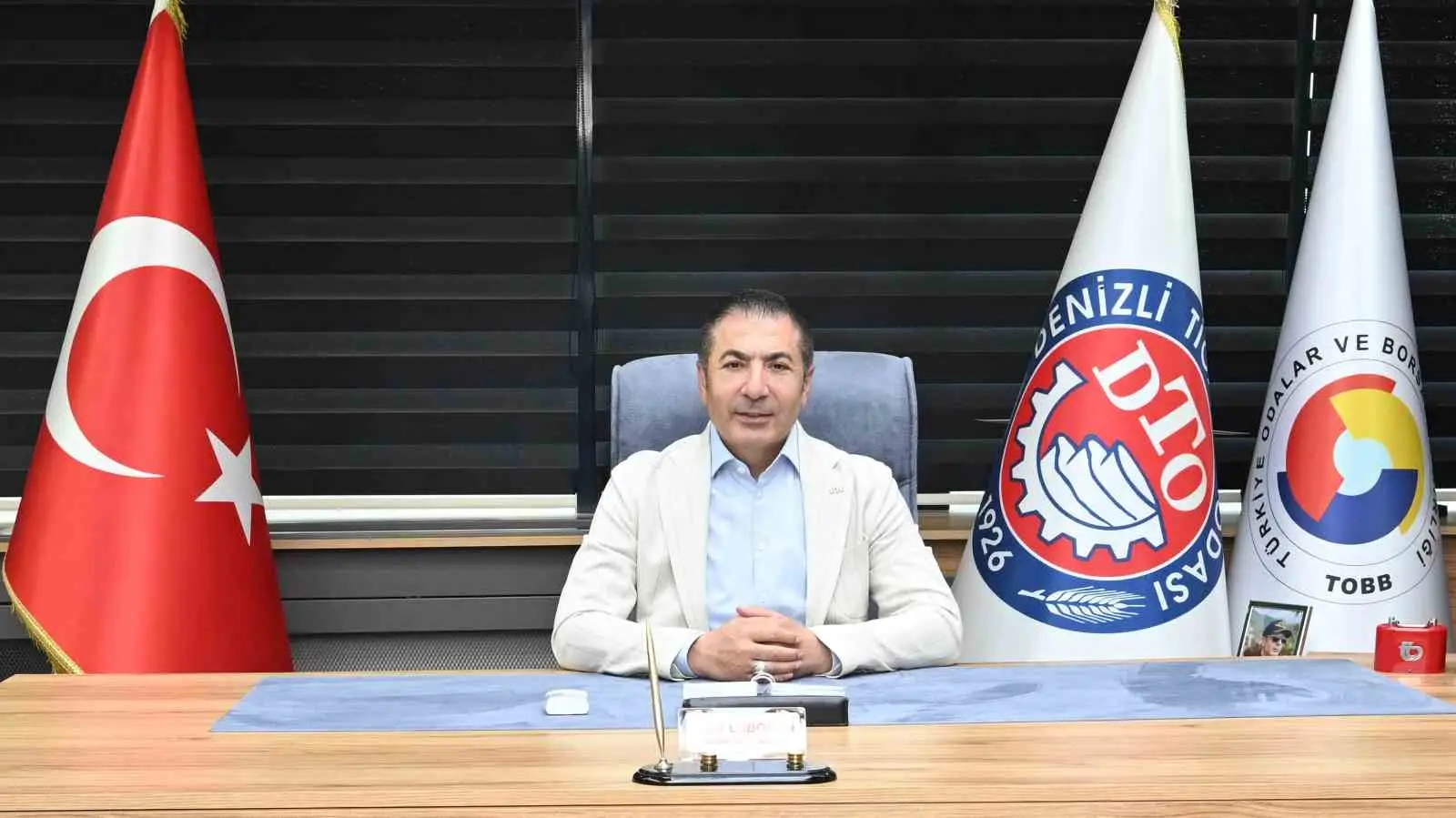 DENİZLİ TİCARET ODASI (DTO) GİRİŞİMCİLİK EKOSİSTEMİNİ GÜÇLENDİRMEK, YEREL DEĞERLERİ EKONOMİK KATMA DEĞERE DÖNÜŞTÜRMEK VE YENİ NESİL İŞLETMELERİN REKABET GÜCÜNÜ ARTIRMAK AMACIYLA ÖNEMLİ BİR PROJEYİ HAYATA GEÇİRİYOR. KADIN VE GENÇ GİRİŞİMCİLERE YÖNELİK YÜRÜTECEĞİ GÜNEY EGE KALKINMA AJANSI’NIN (GEKA) 2026 YILI TEKNİK DESTEK PROGRAMI KAPSAMINDA DESTEKLENMEYE HAK KAZANAN KADIN GİRİŞİMCİLER İÇİN MARKALAŞMA PROJESİ İLE, DENİZLİ’NİN YEREL DEĞERLERİNİN MARKALAŞTIRILMASINA BÜYÜK BİR KATKI SUNACAK.