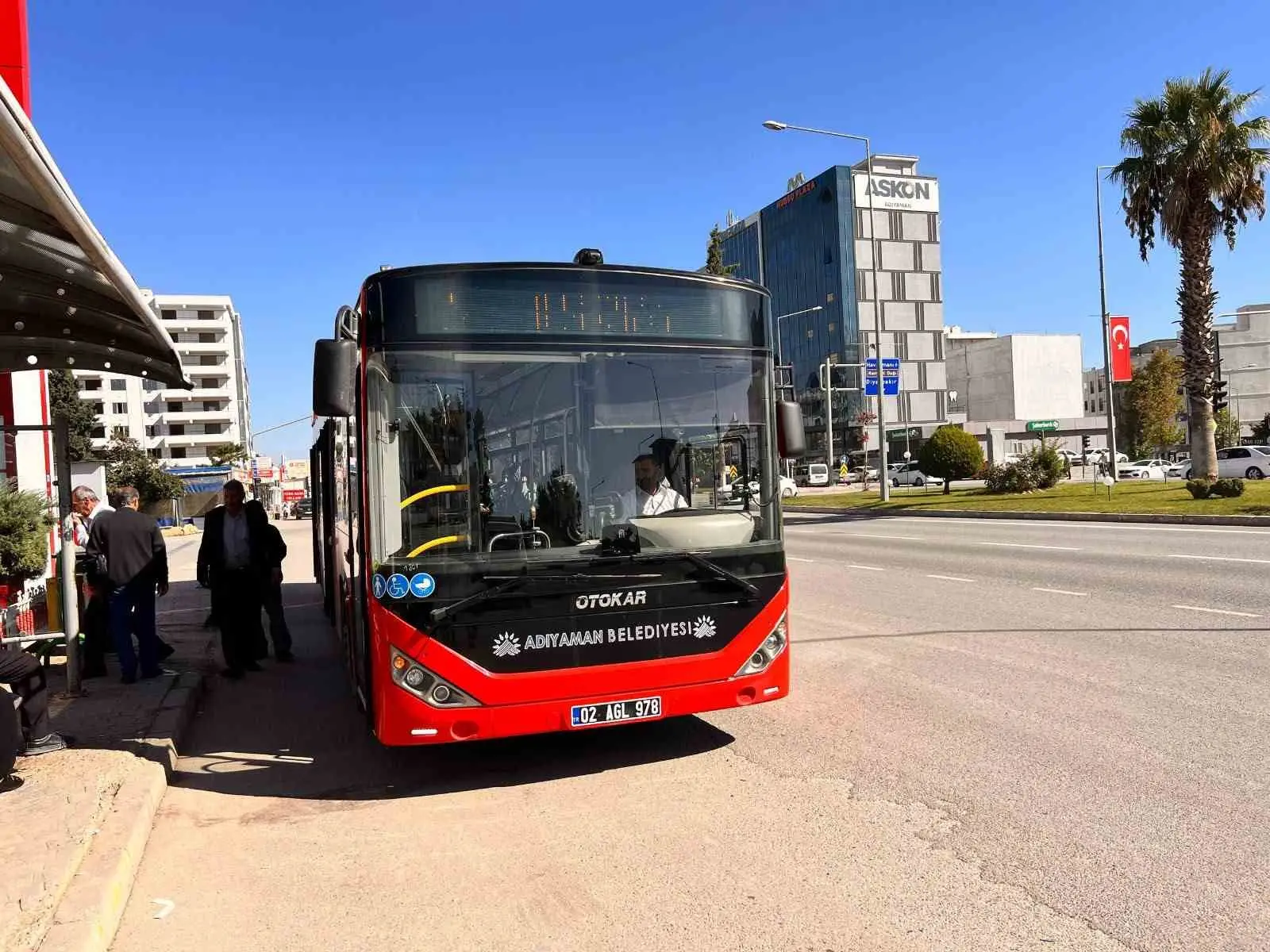ADIYAMAN BELEDİYESİ, CUMHURİYET BAYRAMI DOLAYISIYLA 29 EKİM PERŞEMBE GÜNÜ BELEDİYE OTOBÜSLERİNİN GÜN BOYUNCA ÜCRETSİZ HİZMET VERECEĞİNİ DUYURDU.