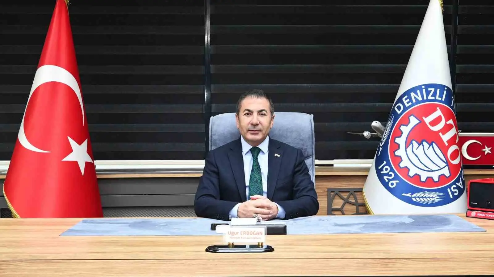 DENİZLİ TİCARET ODASI (DTO) BAŞKANI UĞUR ERDOĞAN, 29 EKİM CUMHURİYET BAYRAMI DOLAYISIYLA YAYIMLADIĞI KUTLAMA MESAJINDA, CUMHURİYET’İN TÜRK MİLLETİNİN BAĞIMSIZLIK VE ÖZGÜRLÜK İRADESİNİN EN GÜÇLÜ İFADESİ OLDUĞUNU VURGULAYARAK, TÜM DENİZLİLİLERİN VE MİLLETİMİZİN BAYRAMINI KUTLADI.