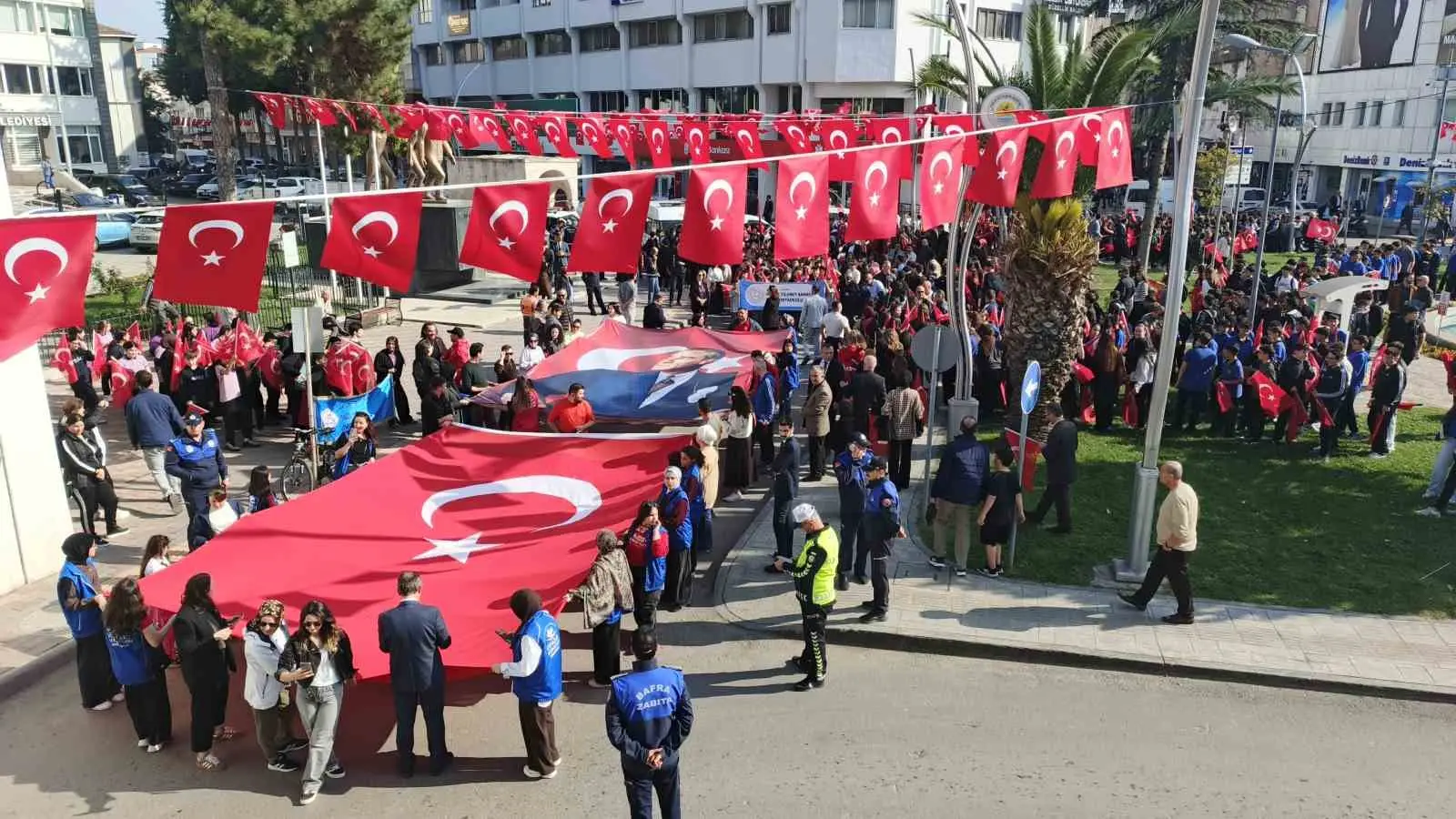 SAMSUN’UN BAFRA İLÇESİNDE CUMHURİYET’İN 103. YILI KUTLAMALARI ÇERÇEVESİNDE "CUMHURİYET YÜRÜYÜŞÜ" GERÇEKLEŞTİRİLDİ.