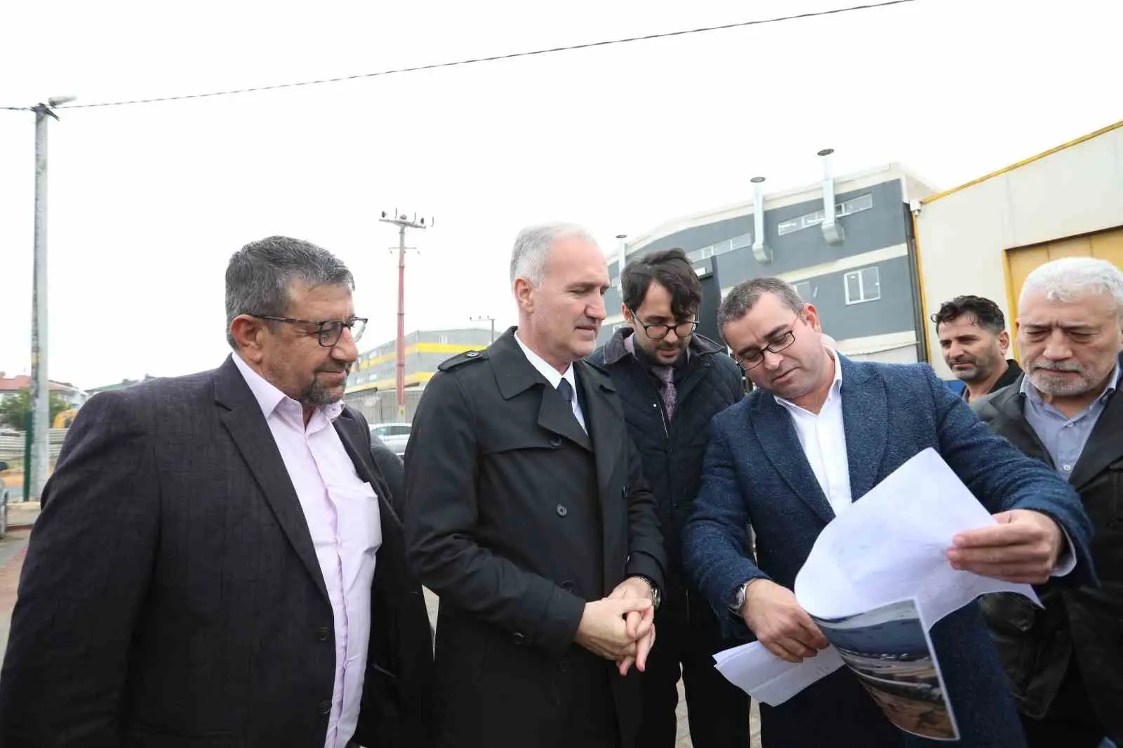 İNEGÖL BELEDİYESİ’NİN CUMHURİYET MAHALLESİ ALAPINAR SOKAKTA YAPIMINI TAMAMLADIĞI 32 ARAÇLIK OTOPARK UYGULAMASI VATANDAŞLARIN HİZMETİNE SUNULDU.