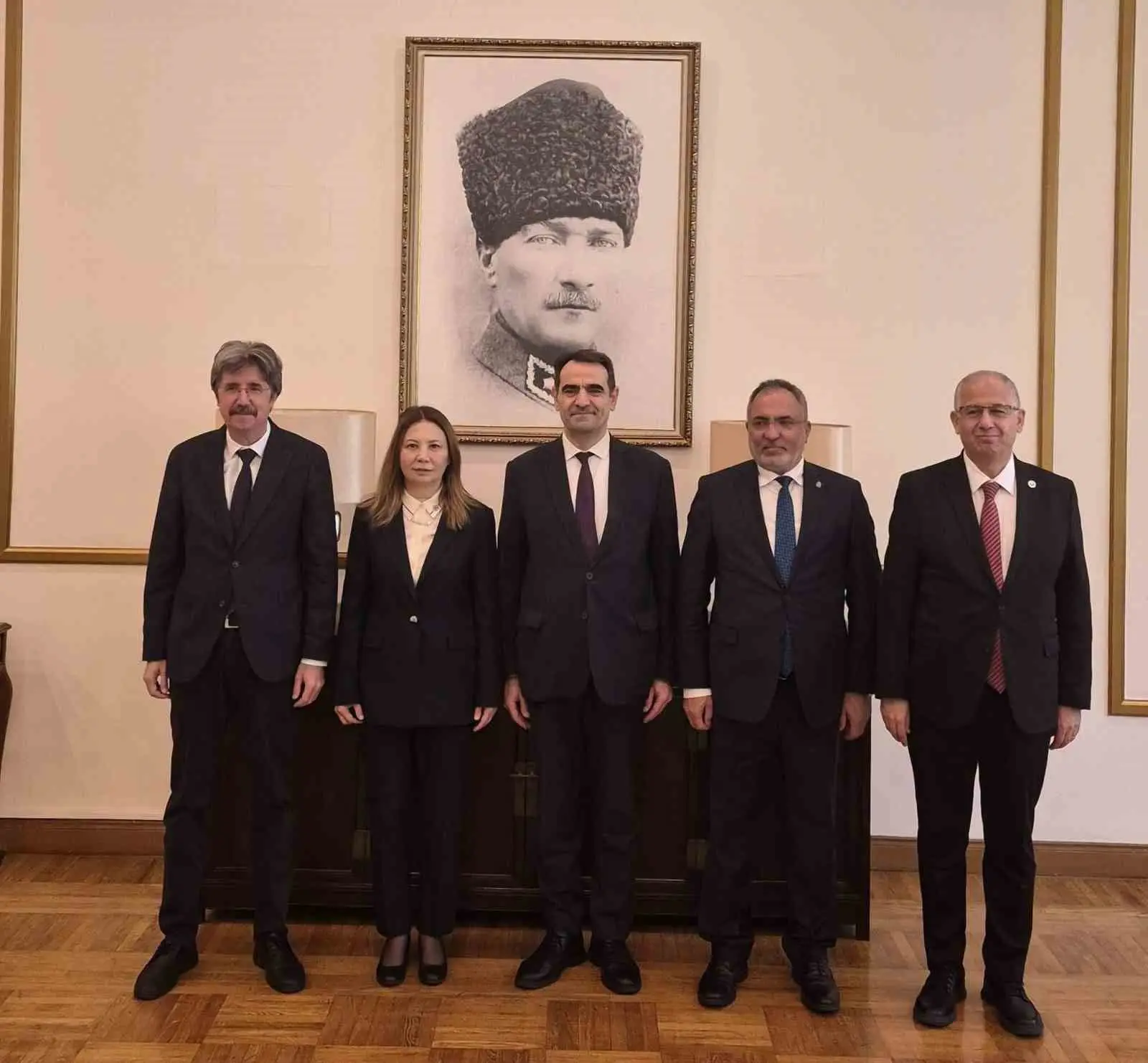 ONDOKUZ MAYIS ÜNİVERSİTESİ (OMÜ) REKTÖRÜ PROF. DR. FATMA AYDIN VE BERABERİNDEKİ HEYET, ÇİN TEMASLARI KAPSAMINDA TÜRKİYE'NİN PEKİN BÜYÜKELÇİSİ SELÇUK ÜNAL'I ZİYARET ETTİ.