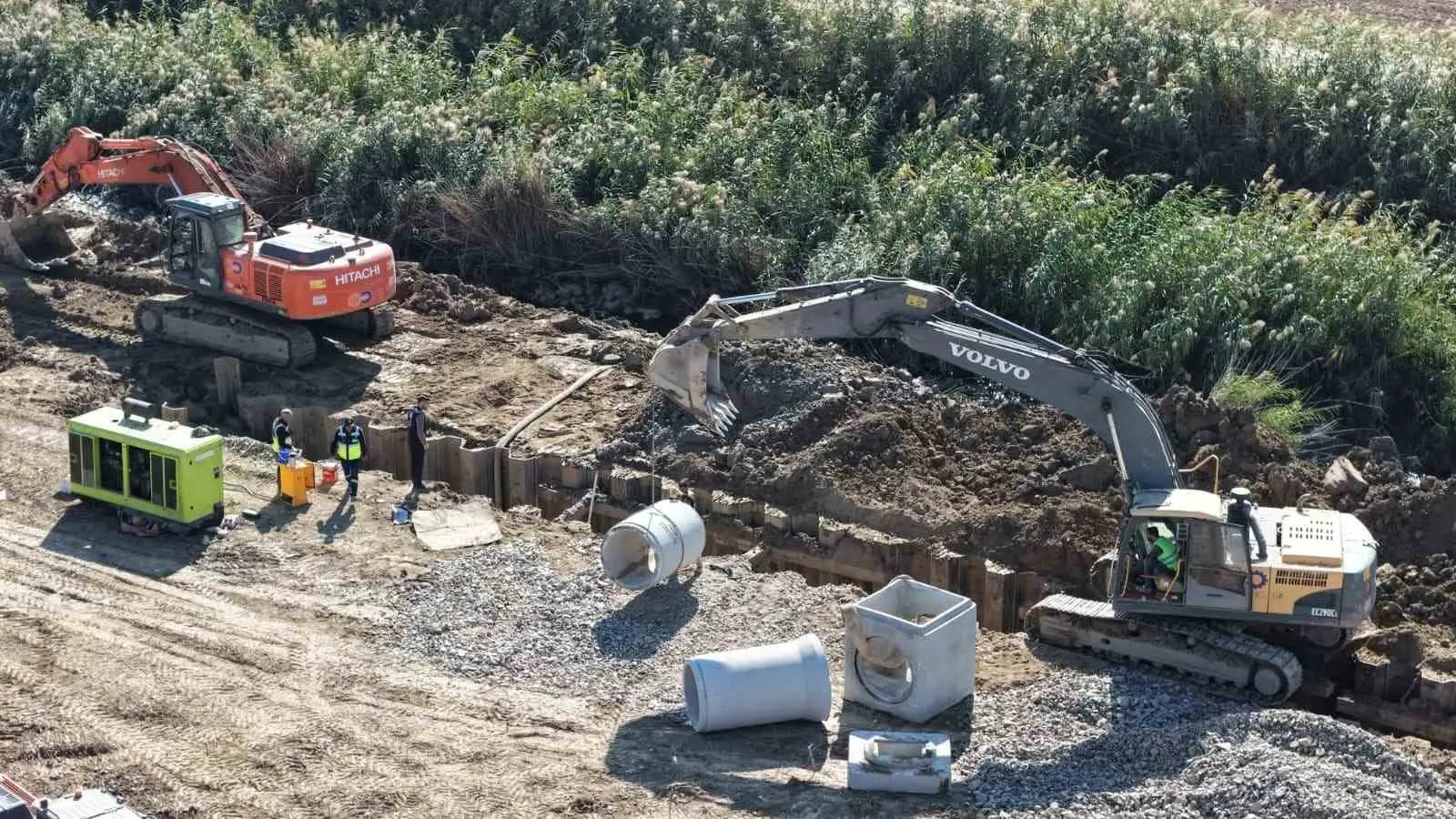 AYDIN’IN İNCİRLİOVA İLÇESİ SANDIKLI MAHALLESİ’NDE 1 MİLYAR 300 MİLYON LİRA YATIRIM BEDELİYLE YÜRÜTÜLEN PROJEDE ÇALIŞMALAR 6 NOKTADA EŞ ZAMANLI DEVAM EDERKEN, TOPLAM 48 BİN 700 METRE KANALİZASYON VE YAĞMURSUYU HATTI İNŞA EDİLECEK VE 54 BİN VATANDAŞA HİZMET SUNULACAK.