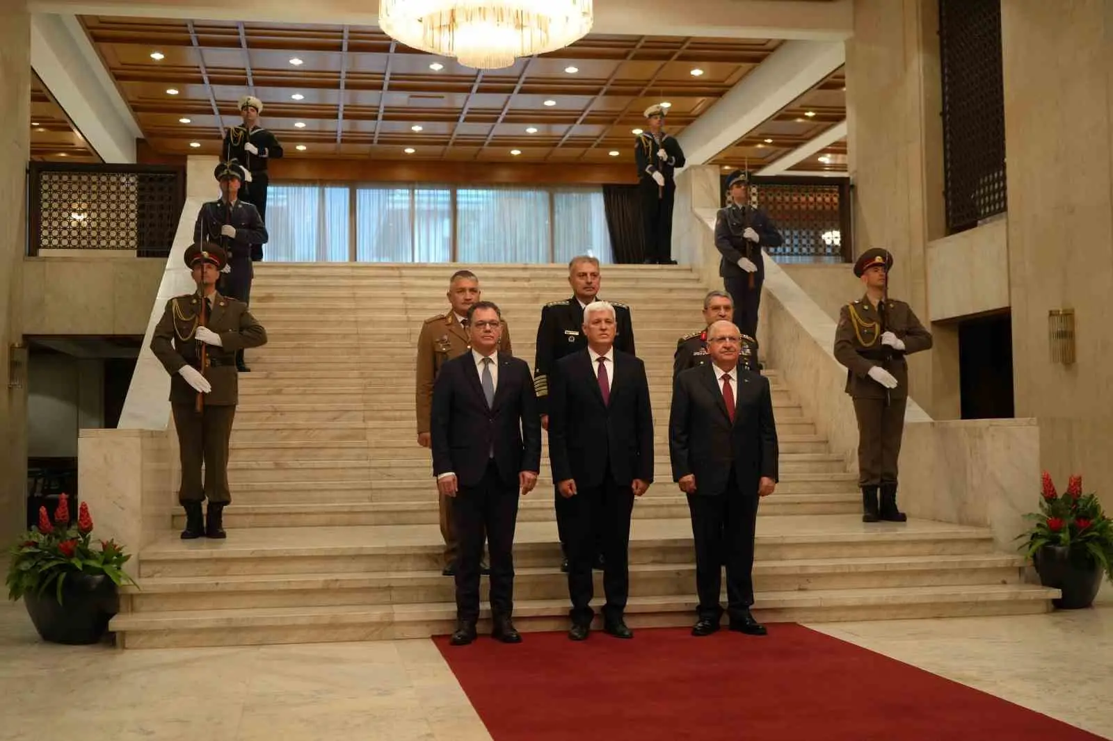 TÜRKİYE, BULGARİSTAN VE ROMANYA SAVUNMA BAKANLARI KARADENİZ GÜVENLİĞİ İÇİN SOFYA’DA BİR ARAYA GELDİ