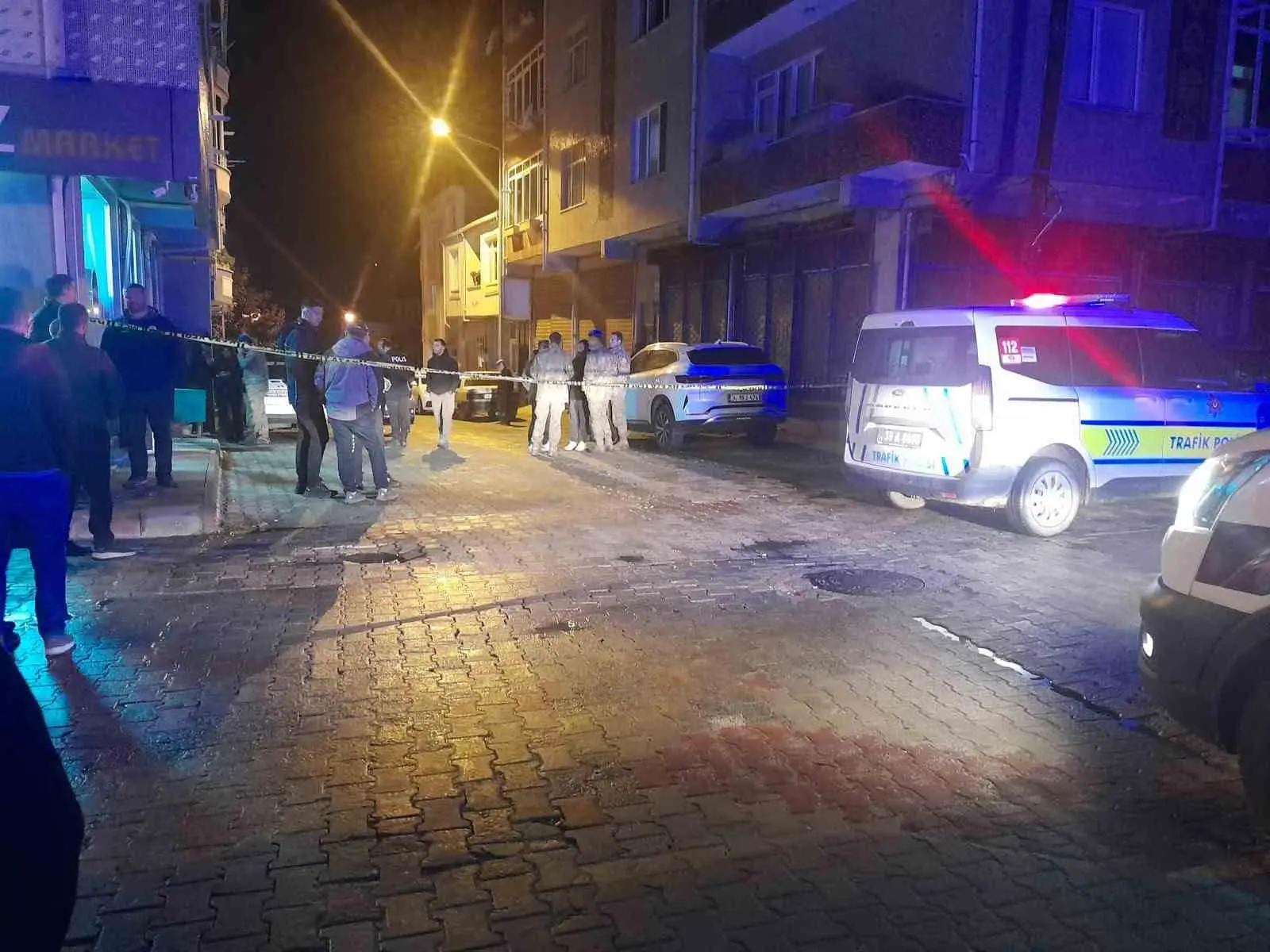 KIRKLARELİ’NİN VİZE İLÇESİNDE YAŞANAN OLAYDA, EŞİNİ SİLAHLA VURARAK ÖLDÜREN KİŞİ, ARDINDAN AYNI SİLAHLA KENDİSİNİ VURDU.