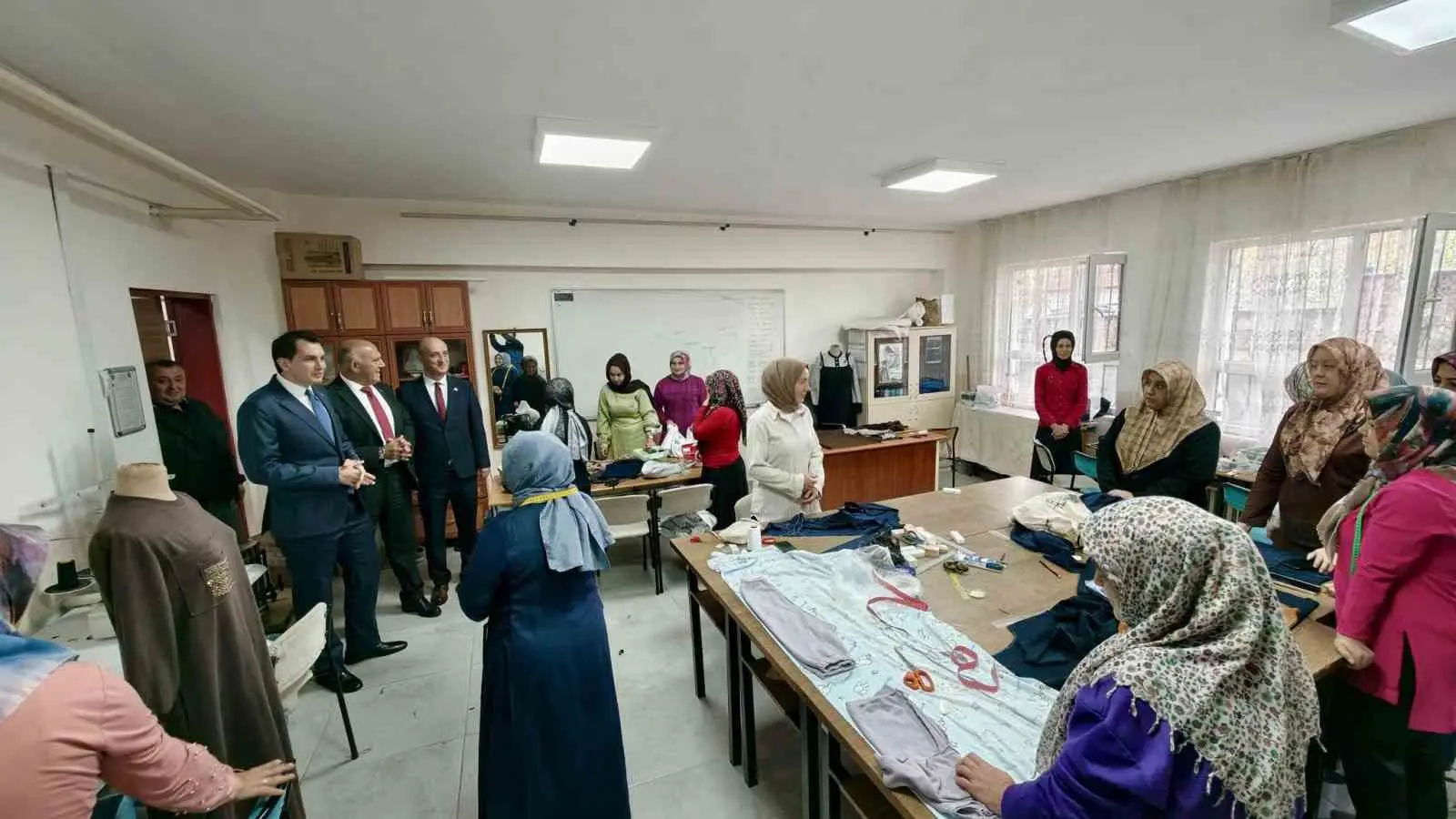 HİSARCIK KAYMAKAMI ATAM’DAN HALK EĞİTİMİ KURSLARINA ZİYARET