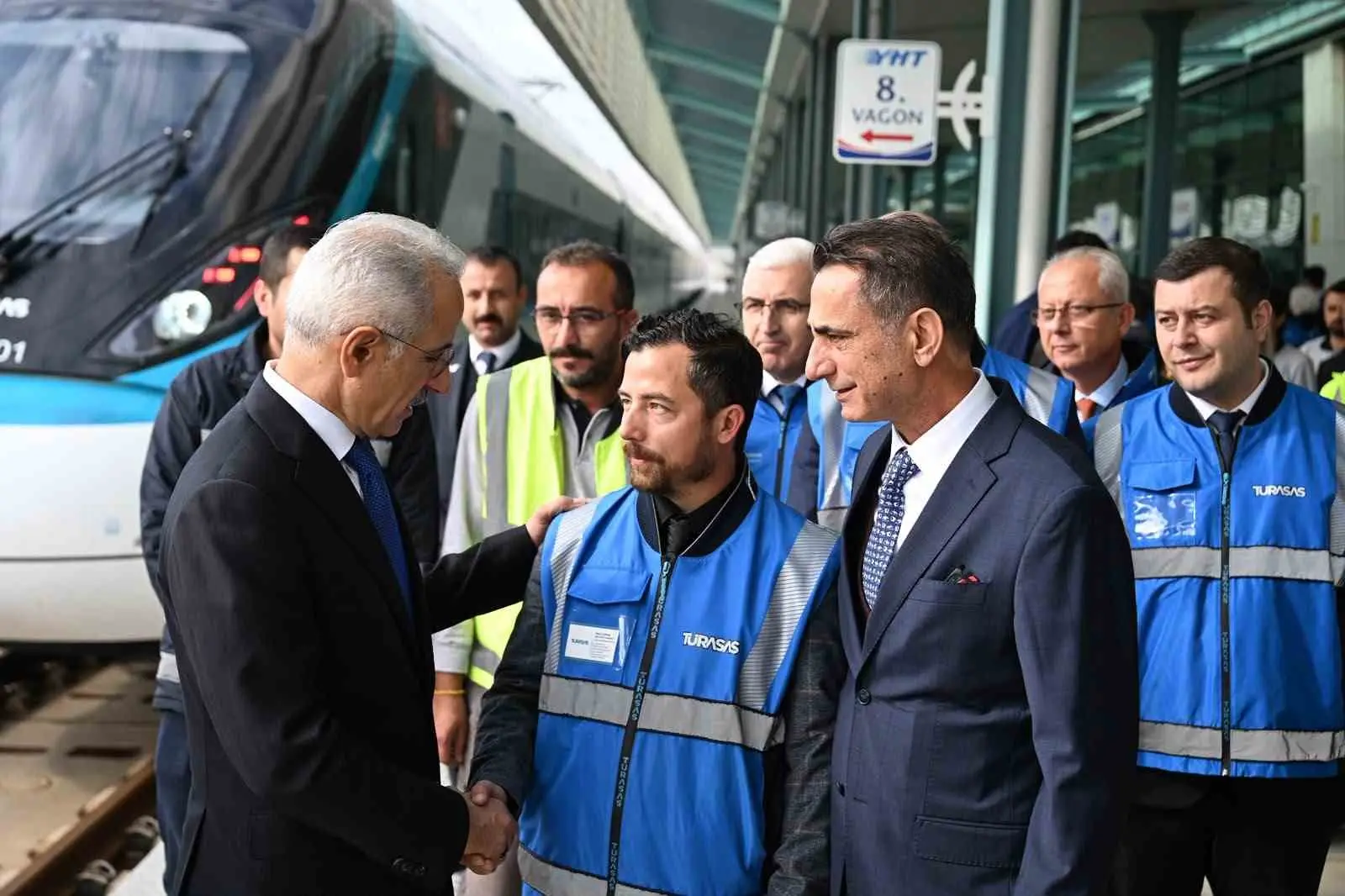ULAŞTIRMA VE ALTYAPI BAKANI ABDULKADİR URALOĞLU, TÜRKİYE RAYLI SİSTEM ARAÇLARI SANAYİİ AŞ (TÜRASAŞ) TARAFINDAN ÜRETİLEN MİLLİ HIZLI TREN'İN TEST SÜRÜŞÜNÜ GERÇEKLEŞTİRDİ.