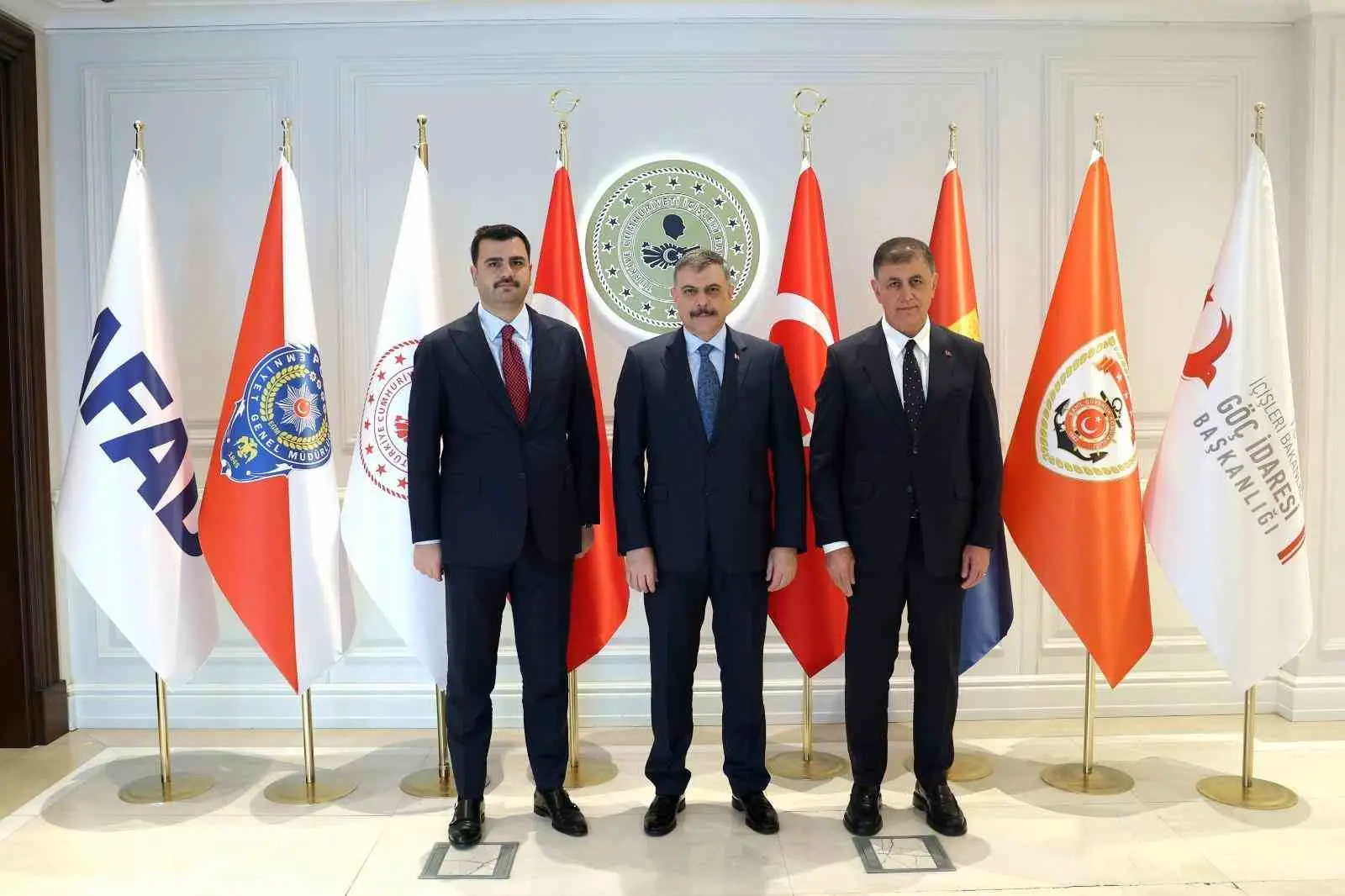 AK PARTİ GENEL SEKRETERİ EYÜP KADİR İNAN, İÇİŞLERİ BAKANI MUSTAFA ÇİFTÇİ, İZMİR BÜYÜKŞEHİR BELEDİYE BAŞKANI CEMİL TUGAY