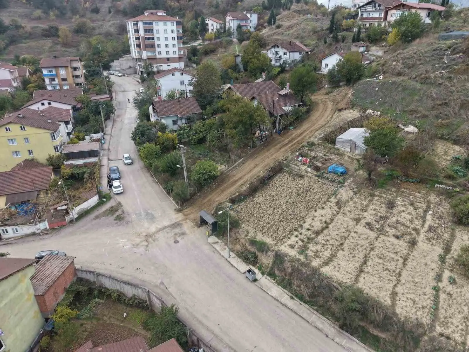 KARABÜK BELEDİYESİ TARAFINDAN AYDINLIKEVLER MAHALLESİ'NDE 2011 YILINDAN BU YANA DEVAM EDEN DOĞALGAZ BAĞLANTISI SORUNUNU DOĞALGAZ FİRMASI İLE YÜRÜTÜLEN ORTAK ÇALIŞMALAR SONUCUNDA ÇÖZÜME KAVUŞTURDU.