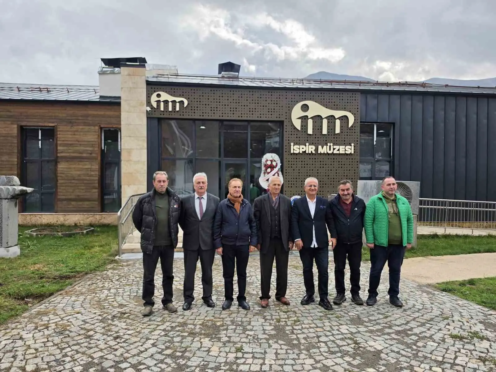 İSPİR’İN TARİHİNİ, KÜLTÜRÜNÜ VE KÖKLÜ GEÇMİŞİNİ GELECEĞE TAŞIYACAK OLAN İSPİR MÜZESİ, 29 EKİM CUMHURİYET BAYRAMI COŞKUSUYLA BİRLİKTE DÜZENLENEN GÖRKEMLİ BİR TÖRENLE KAPILARINI HALKA AÇTI.
