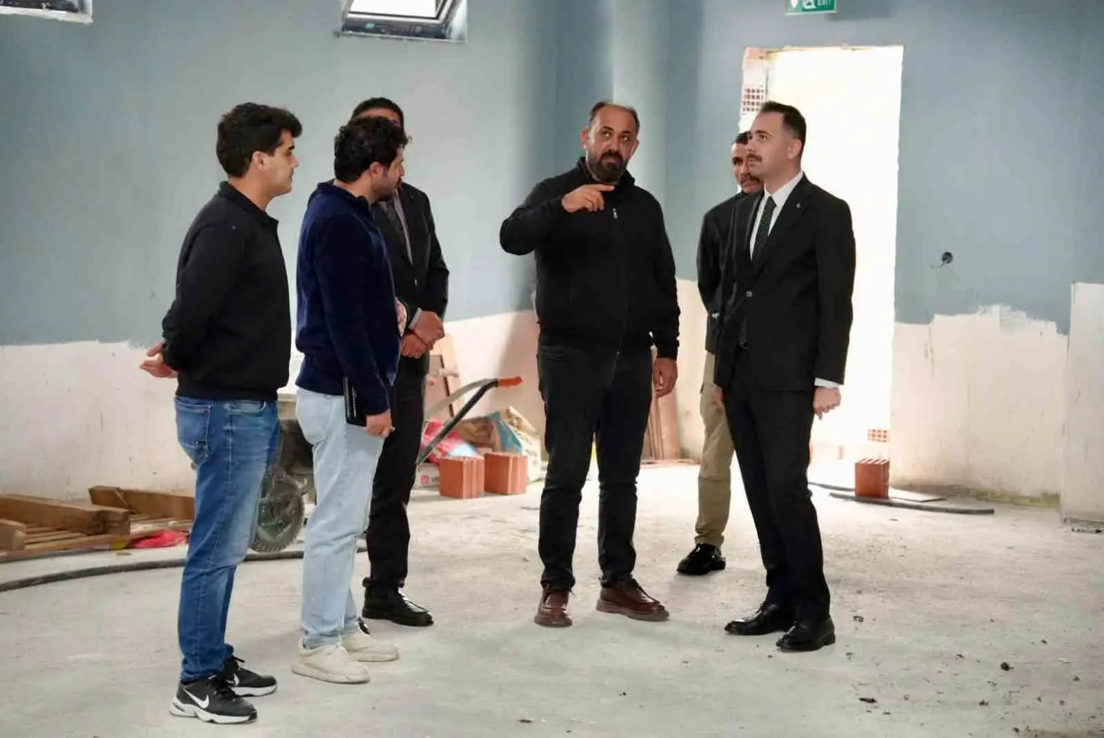ERZİNCAN’IN ÜZÜMLÜ İLÇESİNDE YAPIMI DEVAM EDEN GÜREŞ SALONUNDA İNCELEMELERDE BULUNULARAK ÇALIŞMALARIN SON DURUMU HAKKINDA BİLGİ ALINDI