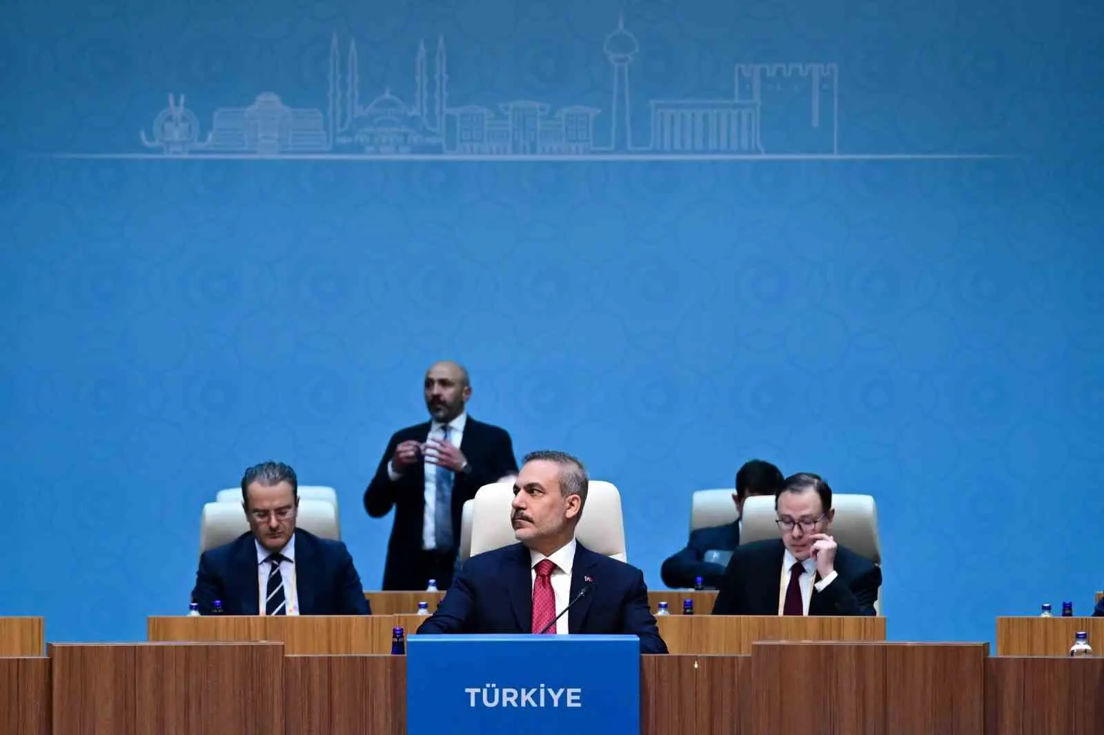 DIŞİŞLERİ BAKANI HAKAN FİDAN, TÜRK DEVLETLERİ TEŞKİLATI (TDT) 13. ZİRVESİ KAPSAMINDA ANKARA’DA DÜZENLENEN TDT DIŞİŞLERİ BAKANLARI KONSEYİ TOPLANTISI’NA EV SAHİPLİĞİ YAPTI.