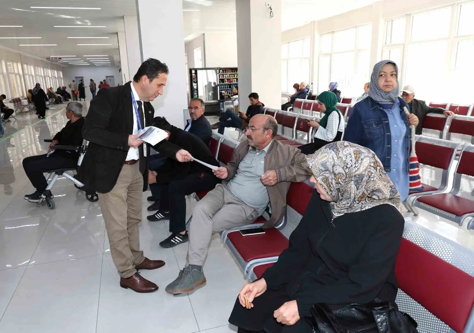 ERCİYES ÜNİVERSİTESİ (ERÜ) TIP FAKÜLTESİ HASTANELERİ'NDE "26 EKİM HASTA HAKLARI GÜNÜ" DOLAYISIYLA, HASTA HAKLARI BİRİMİ TARAFINDAN HASTA HAKLARI VE SORUMLULUKLARI KONUSUNDA HASTA, HASTA YAKINLARI VE SAĞLIK ÇALIŞANLARINA YÖNELİK BİLGİLENDİRME STANDI AÇILDI.