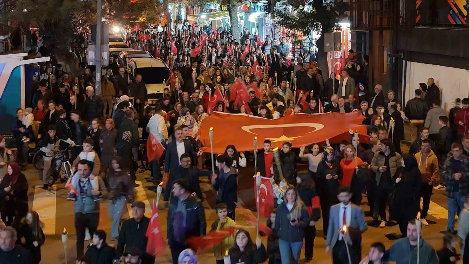 KIRIKKALE'DE CUMHURİYET'İN 103. YILI FENER ALAYI VE KONSERLE KUTLANDI