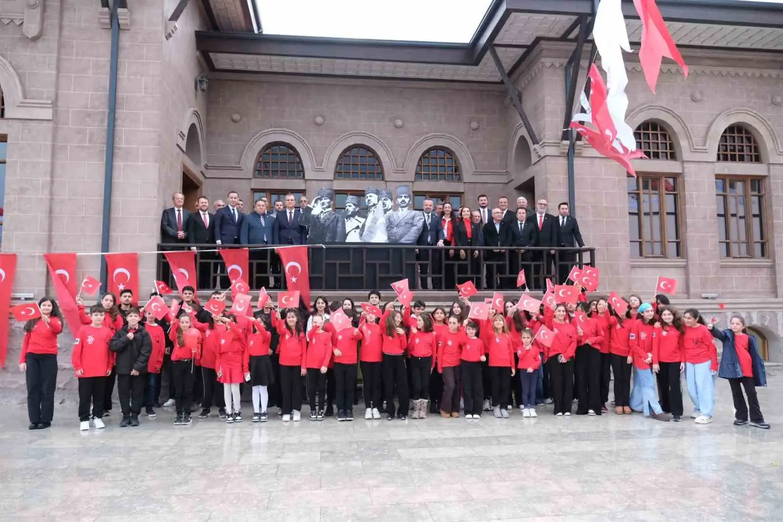 BÜYÜKÇEKMECE BELEDİYE MECLİSİ'NDE 29 EKİM CUMHURİYET BAYRAMI'NIN 103. YIL DÖNÜMÜ DOLAYISIYLA ÖZEL OTURUM GERÇEKLEŞTİ.