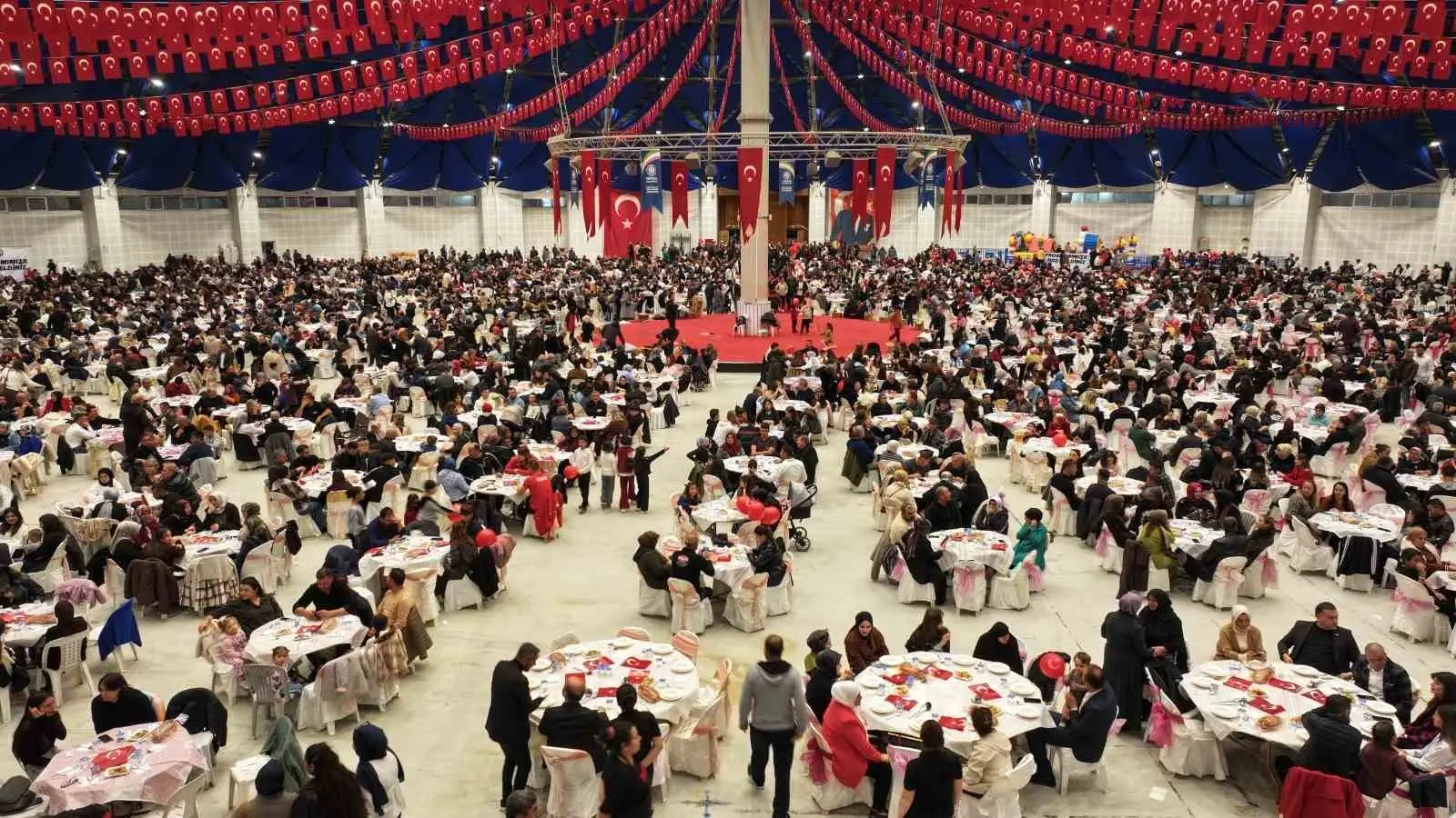 ISPARTA BELEDİYE BAŞKANI ŞÜKRÜ BAŞDEĞİRMEN, CUMHURİYET'İN 103'ÜNCÜ YILDÖNÜMÜ DOLAYISIYLA DÜZENLENEN YEMEKTE BELEDİYE PERSONELİ VE AİLELERİYLE BİR ARAYA GELDİ.