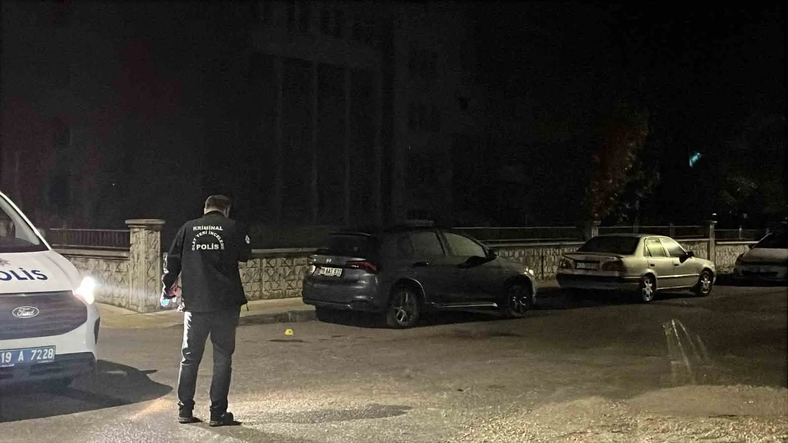 ÇORUM'DA POLİS EKİPLERİ OLAY YERİNDE İNCELEMELERDE BULUNDU