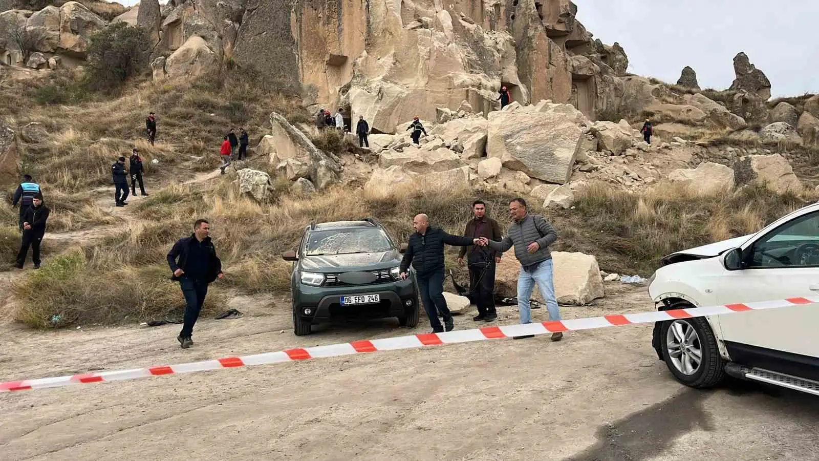 NEVŞEHİR'İN GÖREME BELDESİNDE PERİBACASI ÇÖKTÜ. İLK BİLGİLERE GÖRE ÖLÜ VE YARALILARIN OLDUĞU ÖĞRENİLDİ.