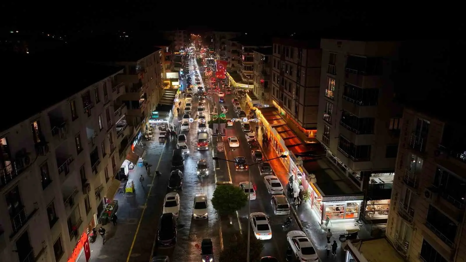 IĞDIR’DA CUMHURİYET’İN 103’ÜNCÜ YILI DOLAYISIYLA DÜZENLENEN KONVOYA VATANDAŞLAR YOĞUN KATILIM GÖSTERDİ. 103 ARAÇLA BAŞLAMASI PLANLANAN ETKİNLİK, VATANDAŞLARIN YOĞUN İLGİSİYLE YAKLAŞIK 1000 ARAÇLIK KONVOYA DÖNÜŞTÜ.