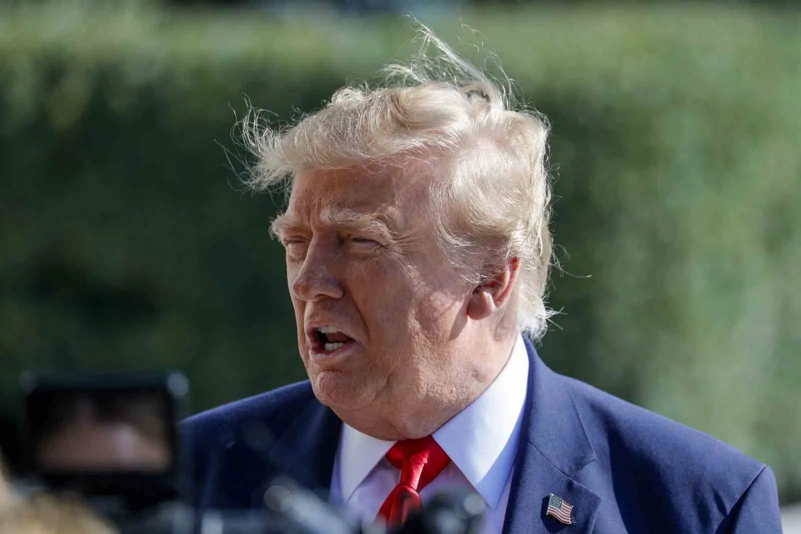 ABD BAŞKANI DONALD TRUMP, BAŞKAN YARDIMCISI JAMES DAVİD VANCE'E İRAN İLE BARIŞ GÖRÜŞMELERİNE YENİDEN BAŞLAMASI TALİMATI VERDİĞİ İDDİASINI İSE YALANLADI. TRUMP, İRAN TARAFIYLA "TIBBİ MALZEME YARDIMI" KONUSUNDA GÖRÜŞMELERİ ONAYLADIĞINI BELİRTTİ. (ARŞİV)
