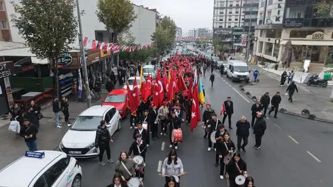 CUMHURİYET’İN 103. YIL DÖNÜMÜ, ARNAVUTKÖY’DE İKİ GÜN BOYUNCA DÜZENLENEN TÖREN VE ETKİNLİKLERLE KUTLANDI. CUMHURİYET YÜRÜYÜŞÜNDEN ŞEHİTLİK ZİYARETİNE, RESMİ TÖRENLERDEN ÖĞRENCİLERİN HAZIRLADIĞI GÖSTERİLERE KADAR BİRÇOK ANLAMLI PROGRAMDA 7’DEN 70’E TÜM ARNAVUTKÖY CUMHURİYET COŞKUSUNDA BULUŞTU.