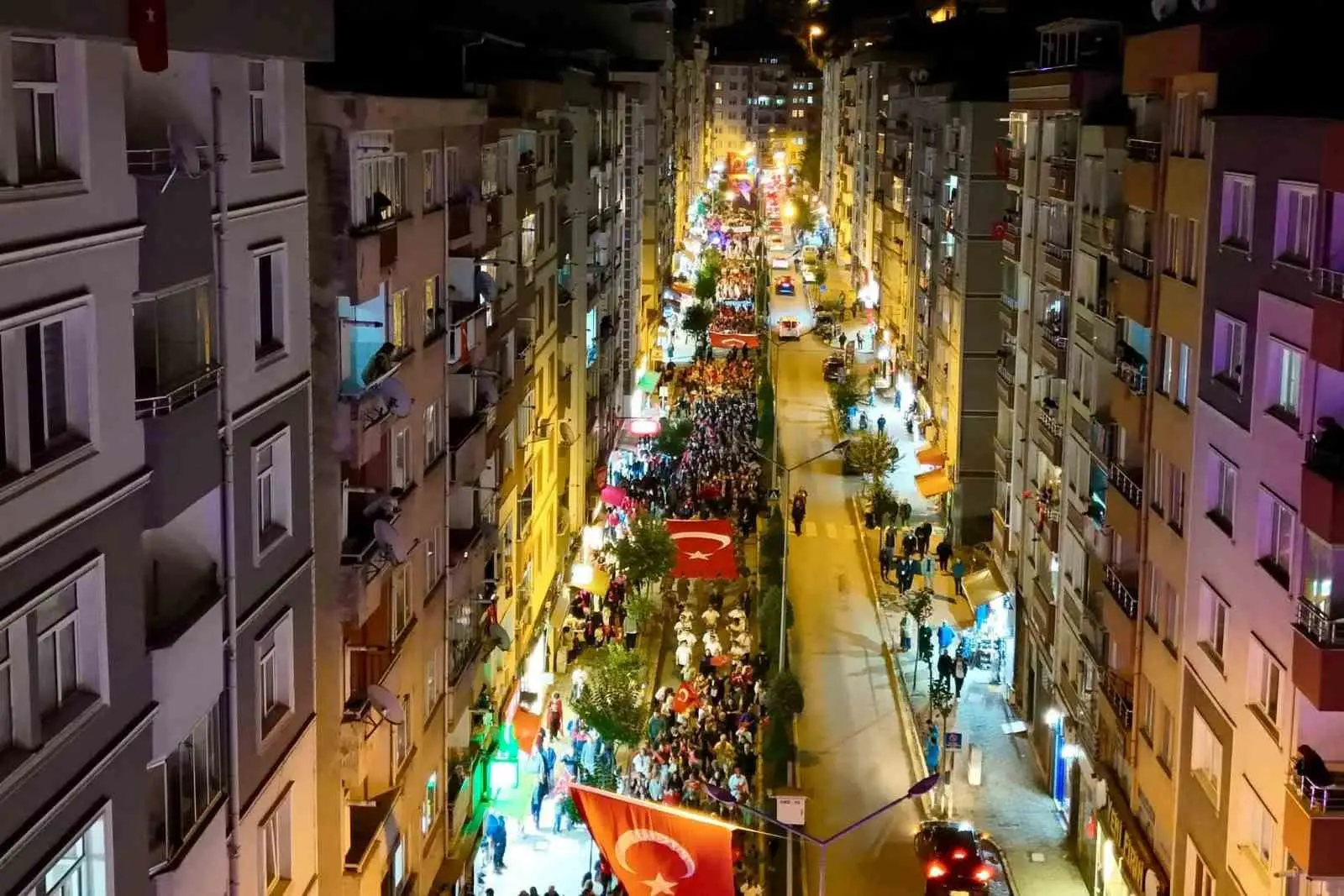 GİRESUN’DA CUMHURİYET’İN İLANININ 103. YIL DÖNÜMÜ DOLAYISIYLA DÜZENLENEN CUMHURİYET YÜRÜYÜŞÜ, ON BİNLERCE VATANDAŞIN KATILIMIYLA COŞKU İÇERİSİNDE GERÇEKLEŞTİRİLDİ.