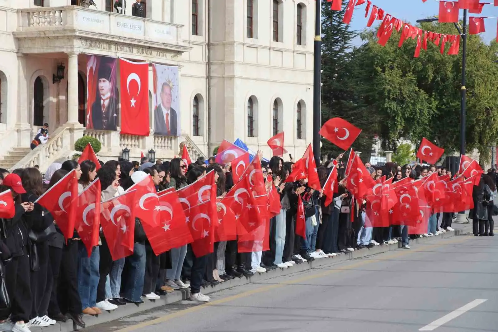 29 EKİM CUMHURİYET BAYRAMI'NIN 103. YILI CUMHURİYETİN TEMELLERİNİN ATILDIĞI SİVAS’TA COŞKUYLA KUTLANDI.