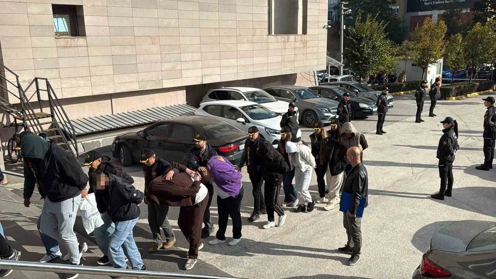 FUHUŞ OPERASYONUNDA GÖZALTINA ALINAN 20 ŞÜPHELİDEN 18'İ TUTUKLANDI (ARŞİV)