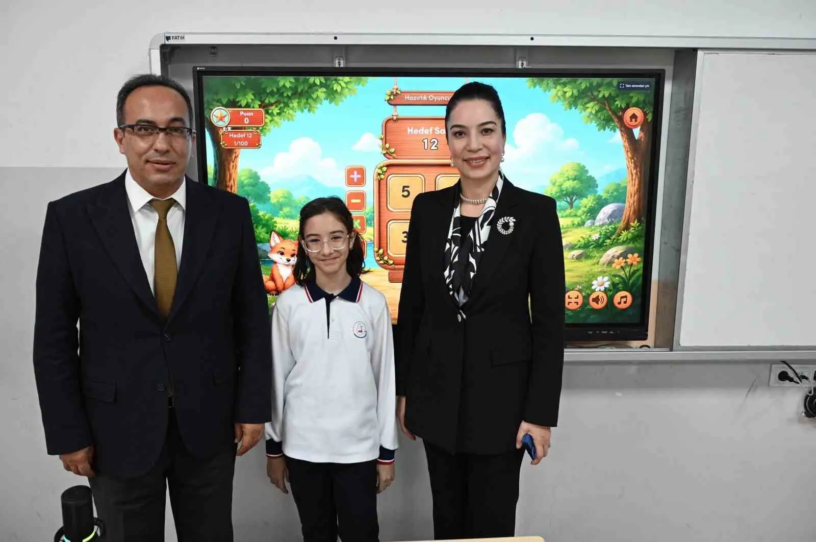 AYDIN’IN EFELER İLÇESİNDE BULUNAN GAZİPAŞA ORTAOKULU’NDA, YENİLENEN EĞİTİM BİLİŞİM AĞI’NIN (EBA) TANITIM PROGRAMI GERÇEKLEŞTİRİLDİ. PROGRAMDA, YENİ EBA’NIN ÖĞRENCİ, ÖĞRETMEN VE VELİLERE SUNDUĞU DİJİTAL EĞİTİM İMKANLARI ANLATILDI.