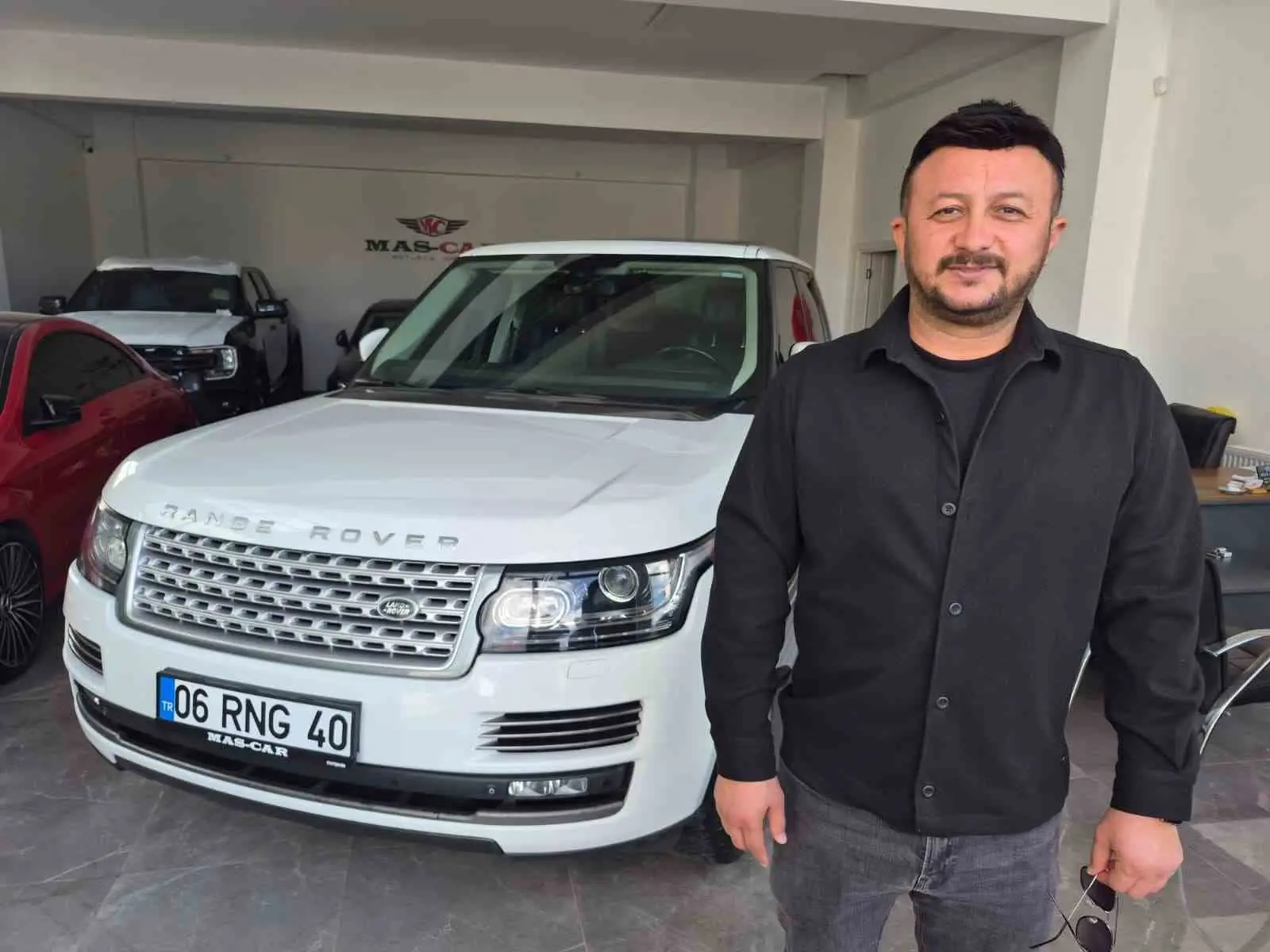 ESKİŞEHİR'DE OTO GALERİCİLİK YAPAN SAFA GÜNGÖREN