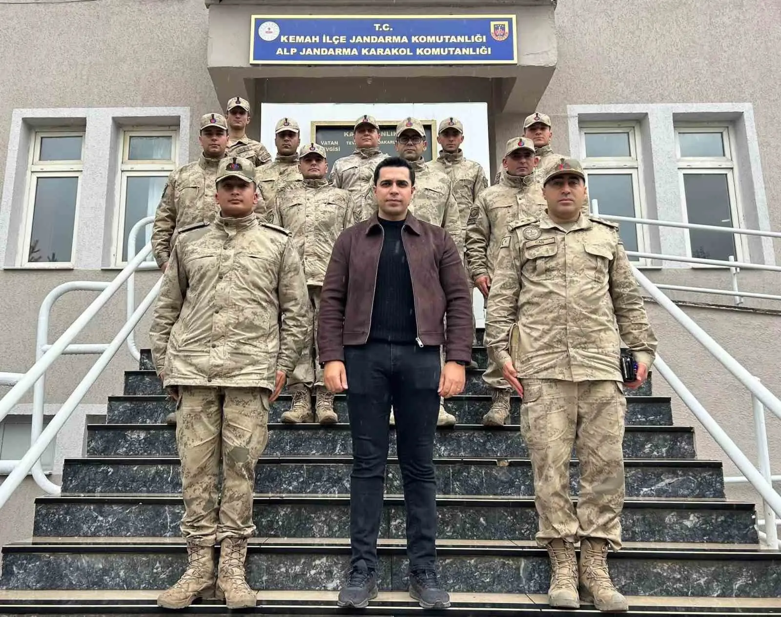 KEMAH KAYMAKAMI TUTAY’DAN ALP JANDARMA KARAKOLU’NA ZİYARET