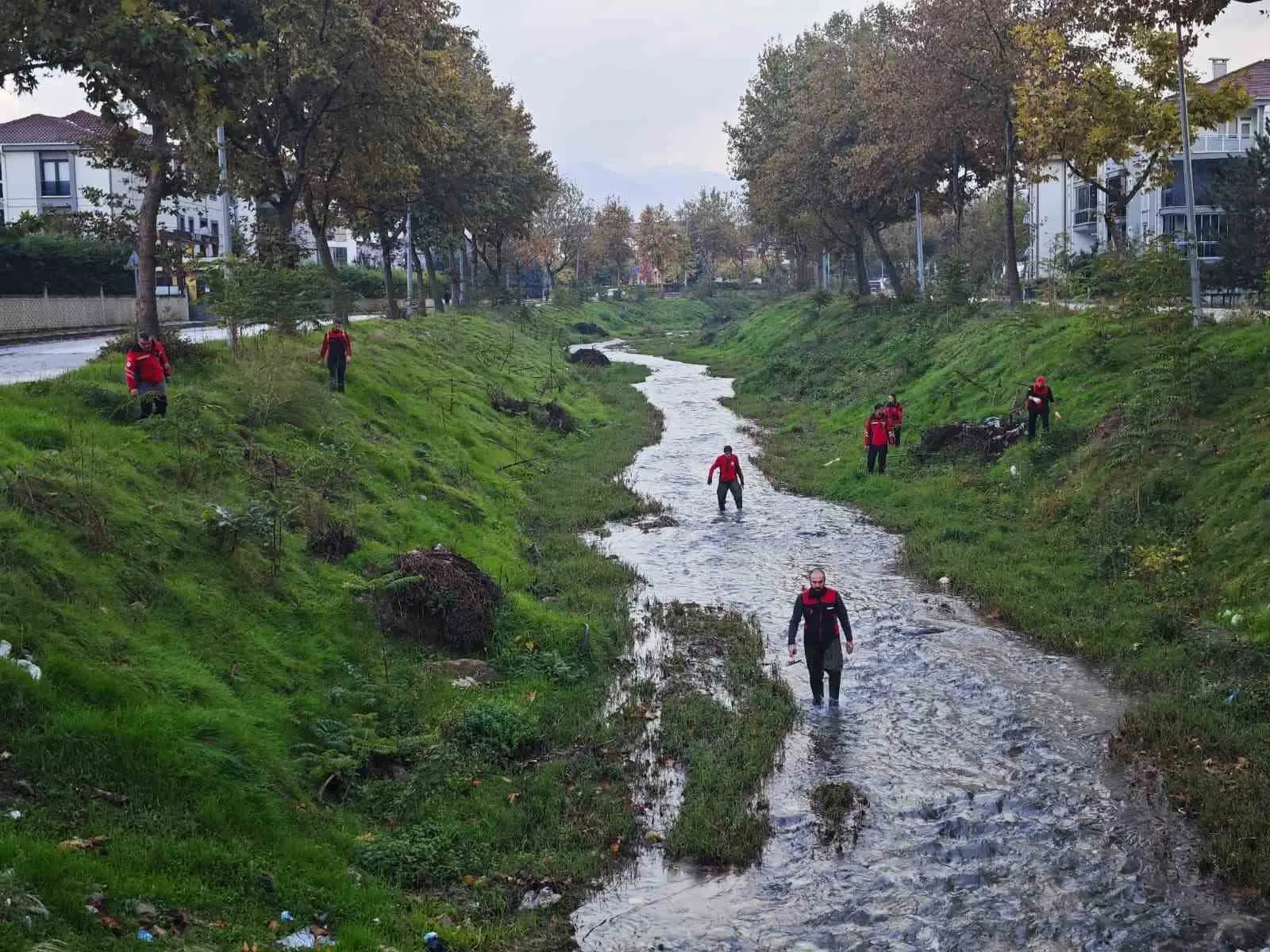 BURSA'NIN İNEGÖL İLÇESİNDE 2 GÜNDÜR KENDİSİNDEN HABER ALINAMAYAN EMRAH GEDİK'İ (33) ARAMA ÇALIŞMALARI SÜRÜYOR.