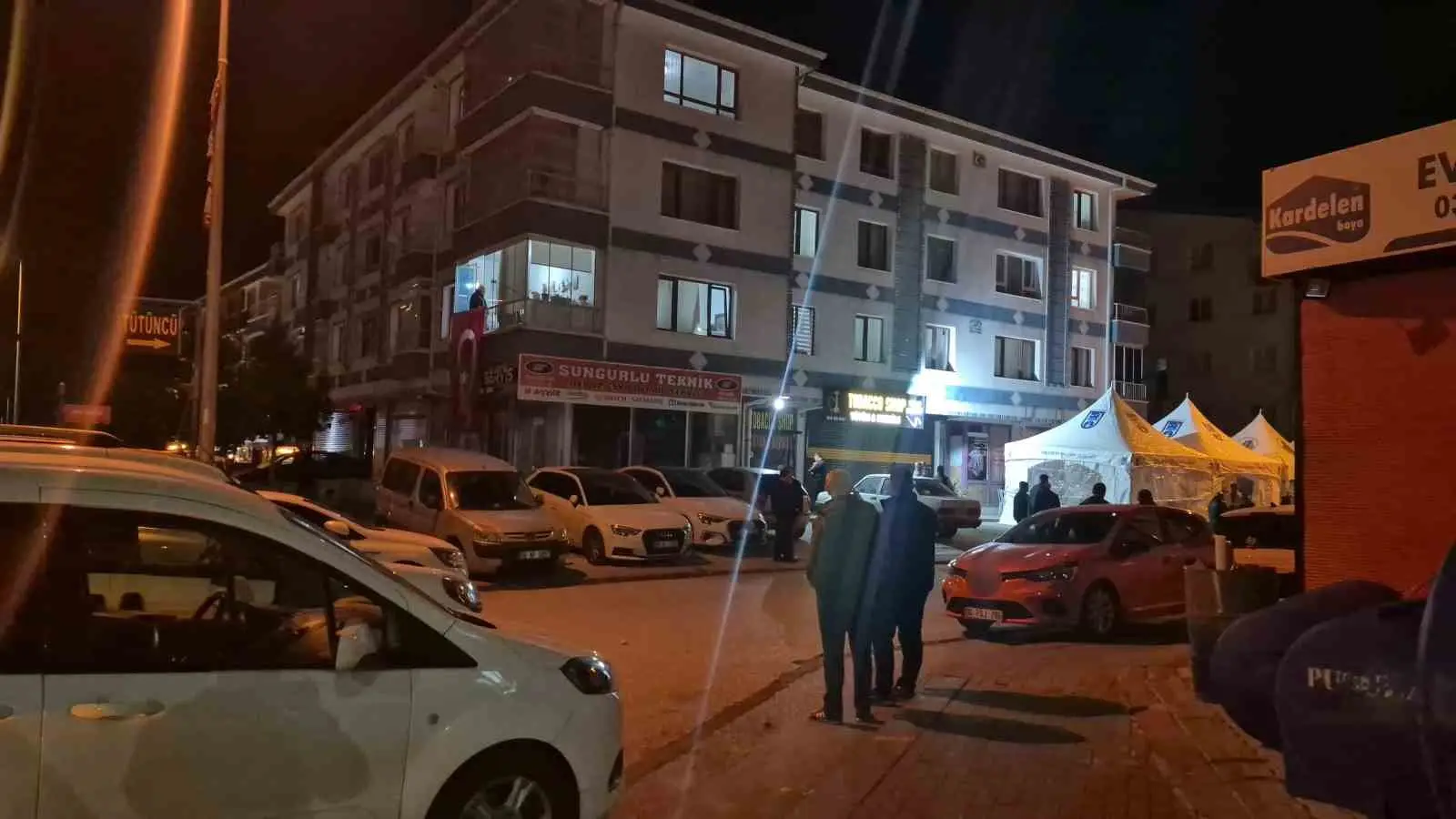 VAN'DA MEYDANA GELEN TRAFİK KAZASINDA HAYATINI KAYBEDEN ŞEHİT POLİS MUSTAFA AKALAN'IN ŞEHADET HABERİ ANKARA'DAKİ BABAEVİNE ULAŞTI.