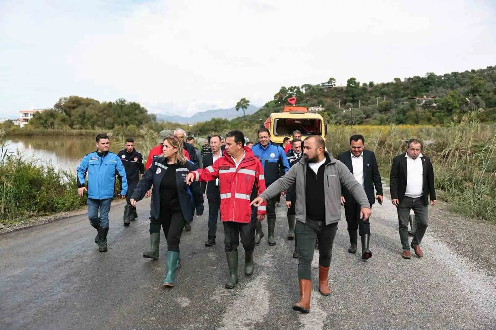 MUĞLA BÜYÜKŞEHİR BELEDİYE BAŞKANI AHMET ARAS, METREKAREYE 118,4 KİLOGRAM YAĞIŞ DÜŞEN DALAMAN’DA TAŞKINDAN ETKİLENEN BÖLGELERİ ZİYARET EDEREK YÜRÜTÜLEN ÇALIŞMALARI YERİNDE İNCELEDİ.
