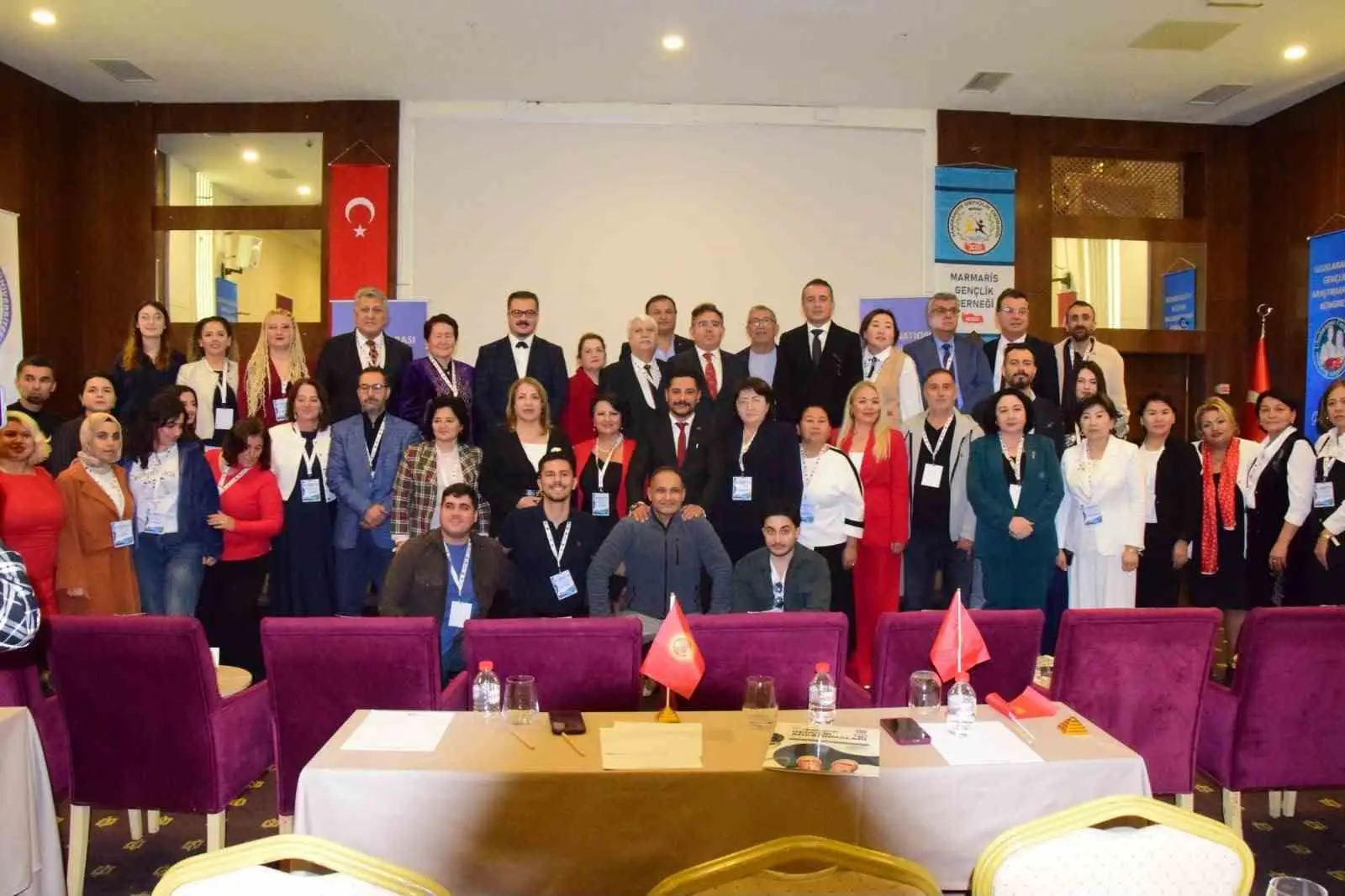MARMARİS’TE GENÇLİĞİN GELECEĞİ KONUŞULDU