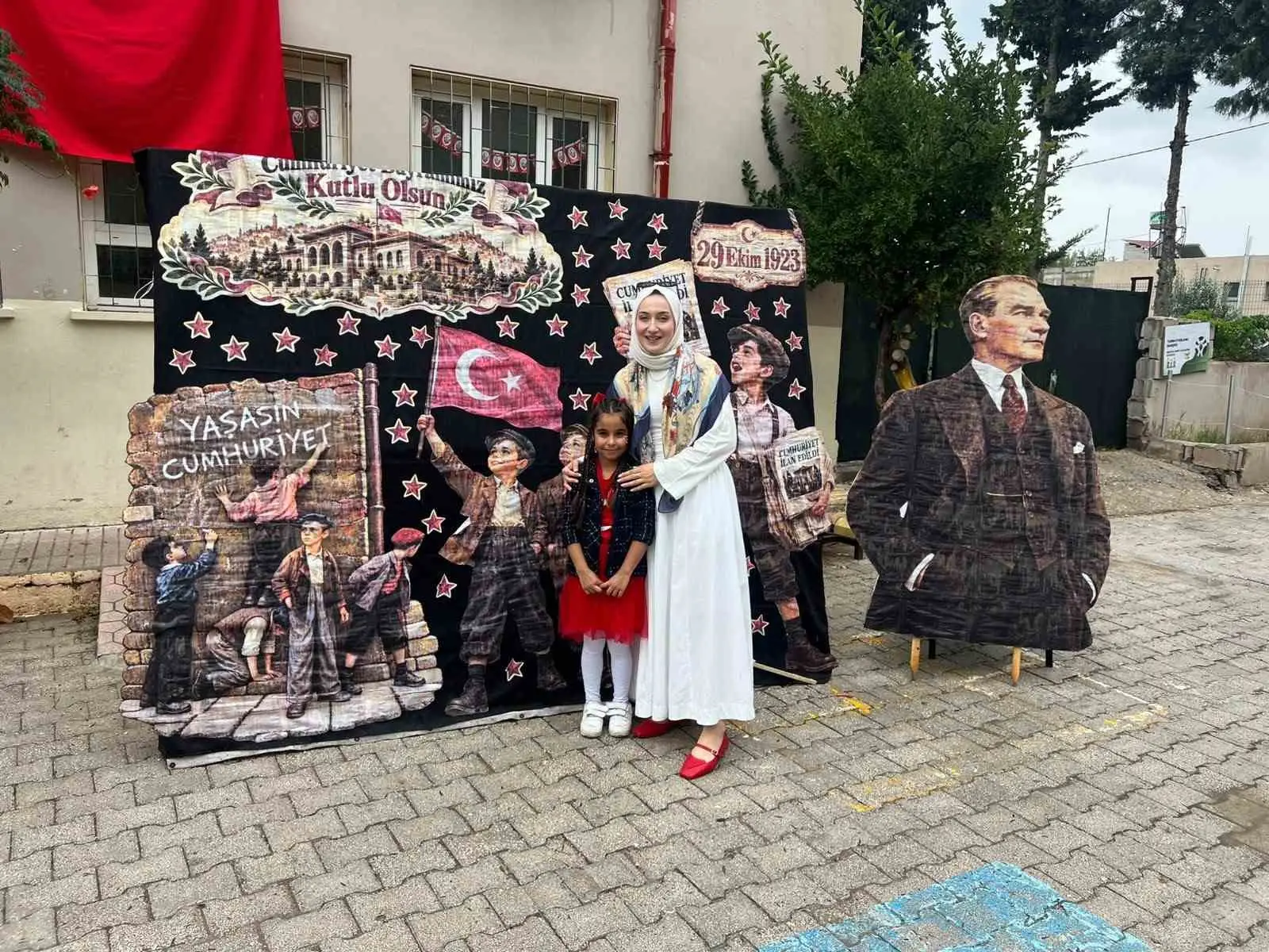 SINIF ÖĞRETMENİ SİNEM ELİF BÜYÜK VE ÖĞRENCİSİ MERYEM BİRCE