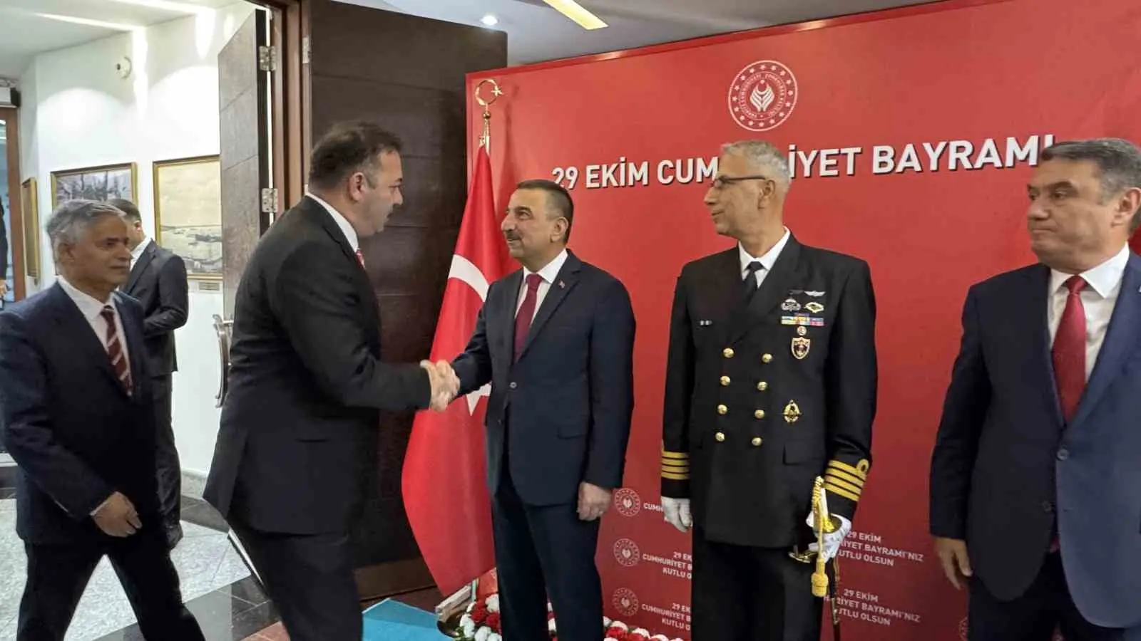 ZONGULDAK(İHA)-29 EKİM CUMHURİYET BAYRAMI KAPSAMINDA VALİLİK MAKAMINDA TEBRİKAT TÖRENİ GERÇEKLEŞTİ.