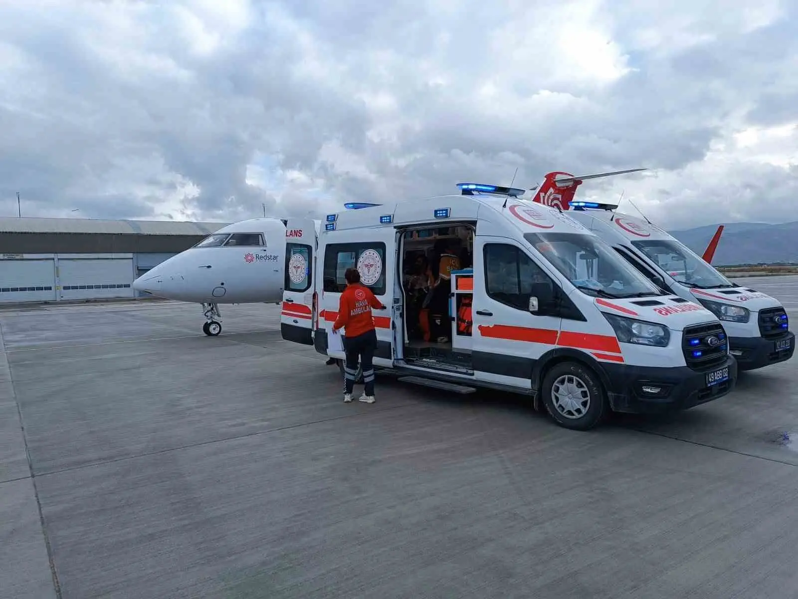 MUŞ’TA TEDAVİ GÖREN 20 HAFTALIK BEBEK ERTUĞRUL, İLERİ TETKİK VE TEDAVİ İHTİYACI NEDENİYLE UÇAK AMBULANSLA İSTANBUL’A SEVK EDİLDİ.