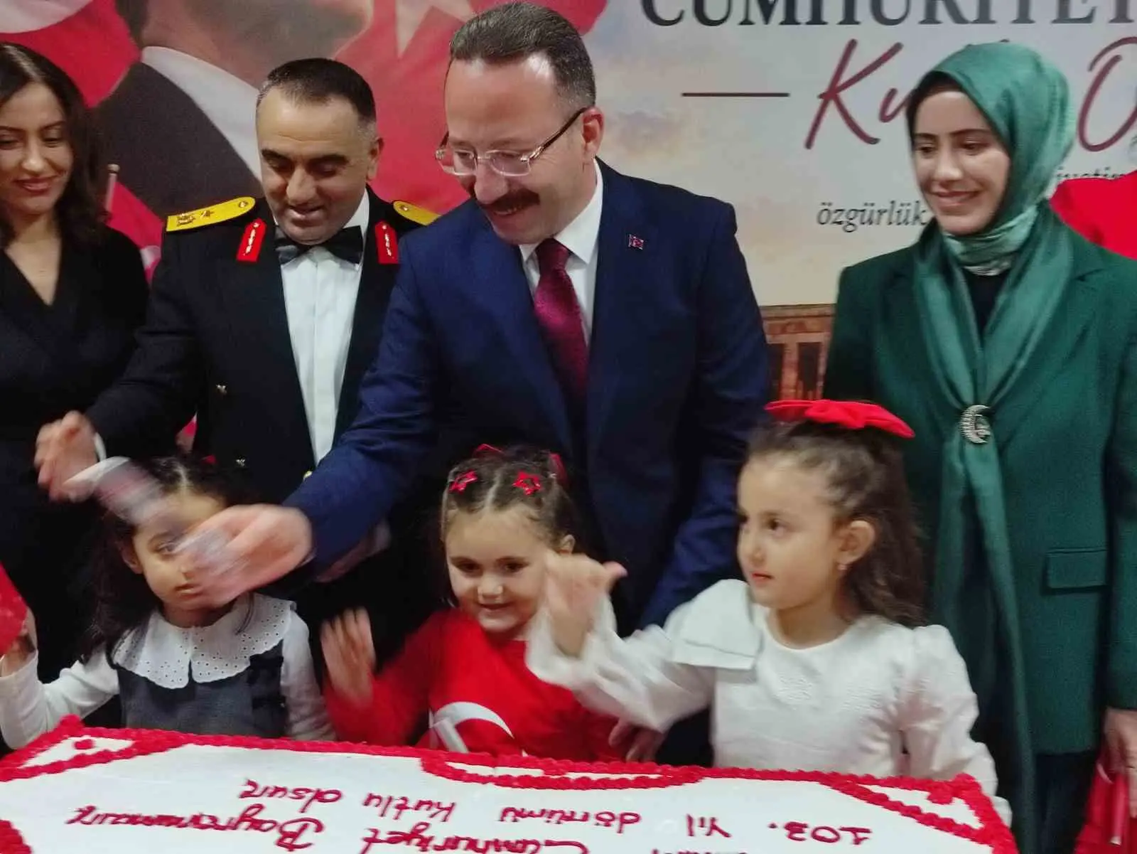 ARDAHAN'DA CUMHURİYET BAYRAMI'NIN 103. YILI DOLAYISIYLA RESEPSİYON DÜZENLENDİ. (OLGUN YILDIZ/ARDAHAN-İHA)
