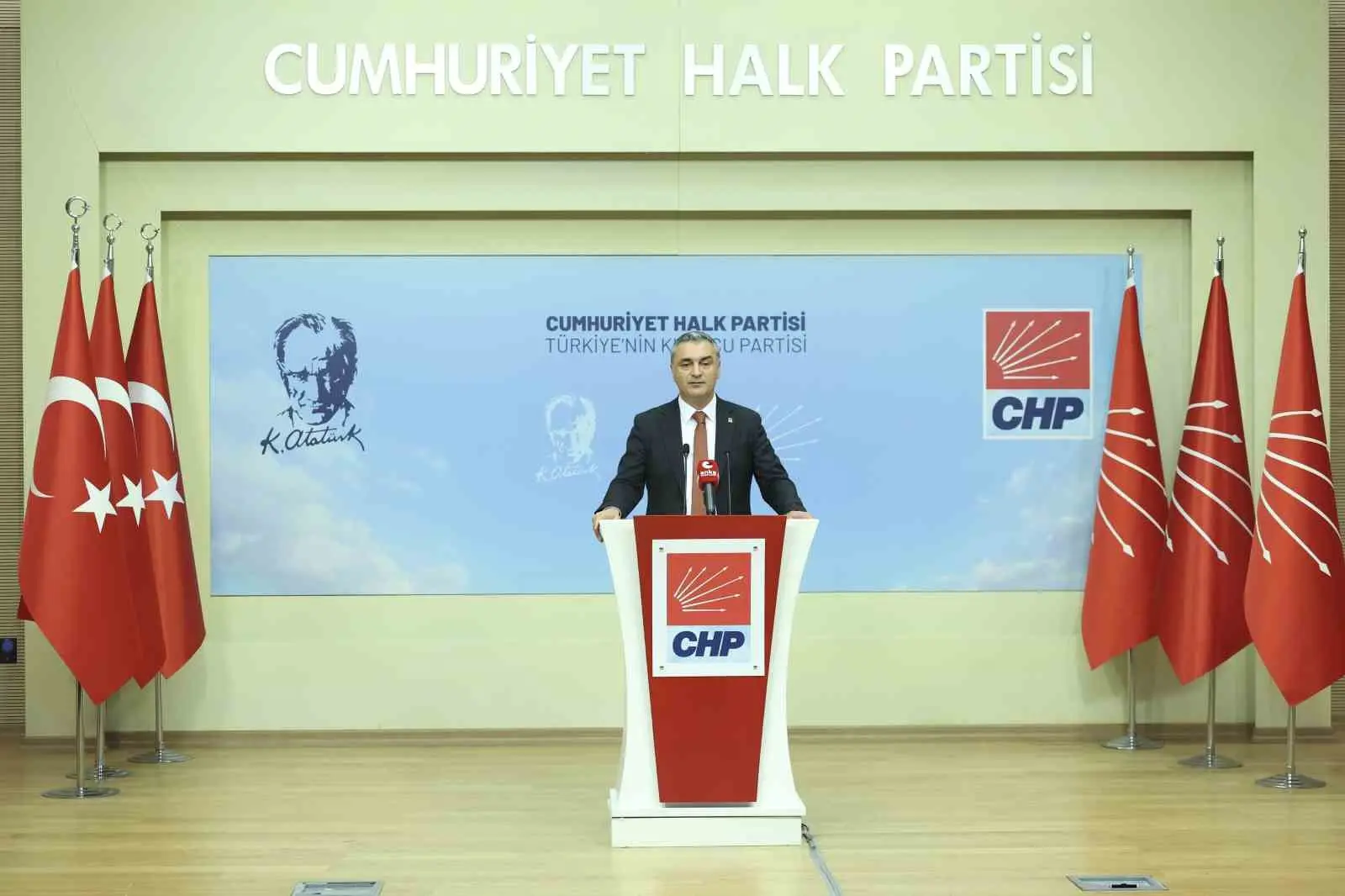 CHP SÖZCÜSÜ MÜSLİM SARI MYK GÜNDEMİNE İLİŞKİN GENEL MERKEZDE AÇIKLAMALARDA BULUNDU