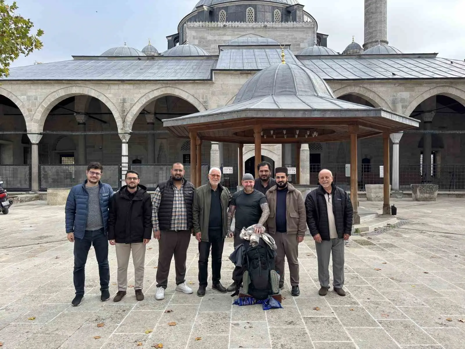 ALMANYA’NIN BAŞKENTİ BERLİN’DEN HAC İÇİN YÜRÜYEREK YOLA ÇIKAN VE MÜSLÜMAN OLDUKTAN SONRA UMAR İSMİNİ ALAN ANDREAS LEMKE, YOLCULUĞUNUN 88’İNCİ GÜNÜNDE KIRKLARELİ’NİN BABAESKİ İLÇESİNE ULAŞTI.