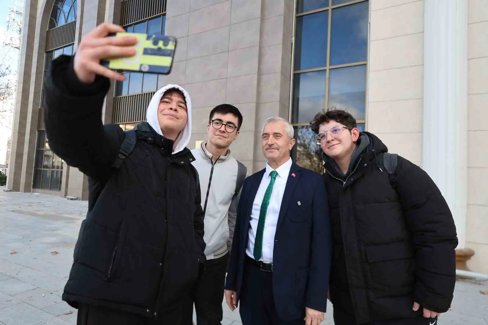 ŞAHİNBEY BELEDİYESİ TARAFINDAN ŞEHRE KAZANDIRILAN VE TÜRKİYE’NİN EN BÜYÜK İKİNCİ KÜTÜPHANESİ OLMA ÖZELLİĞİNİ TAŞIYAN ŞAHİNBEY MİLLET KÜTÜPHANESİ 29 EKİM CUMHURİYET BAYRAMI’NDA 4 BİNDEN FAZLA ÖĞRENCİYİ AĞIRLADI.