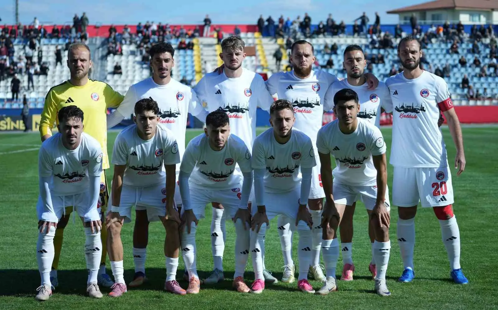 KIRIKKALE FK YÖNETİMİ, ADANASPOR DEPLASMANINDA ALINAN 1-1'LİK BERABERLİĞİN ARDINDAN FUTBOLCULARA KİŞİ BAŞI 71 BİN TL PARA CEZASI UYGULANMASINA KARAR VERDİ.
