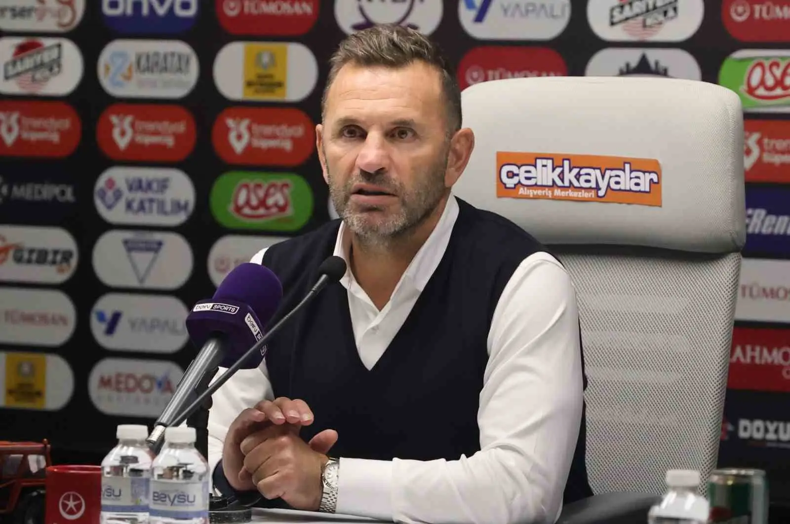 GALATASARAY TEKNİK DİREKTÖRÜ OKAN BURUK, "ERKEN BULDUĞUMUZ GOLLER VE İKİNCİ YARININ BAŞINDA ATTIĞIMIZ GOL MAÇI ÇOK FAZLA DEĞİŞTİRDİ, ÇOK DAHA RAHAT BİR MAÇ OLMASINI SAĞLADI. KAZANDIĞIMIZ İÇİN MUTLUYUZ" DEDİ.